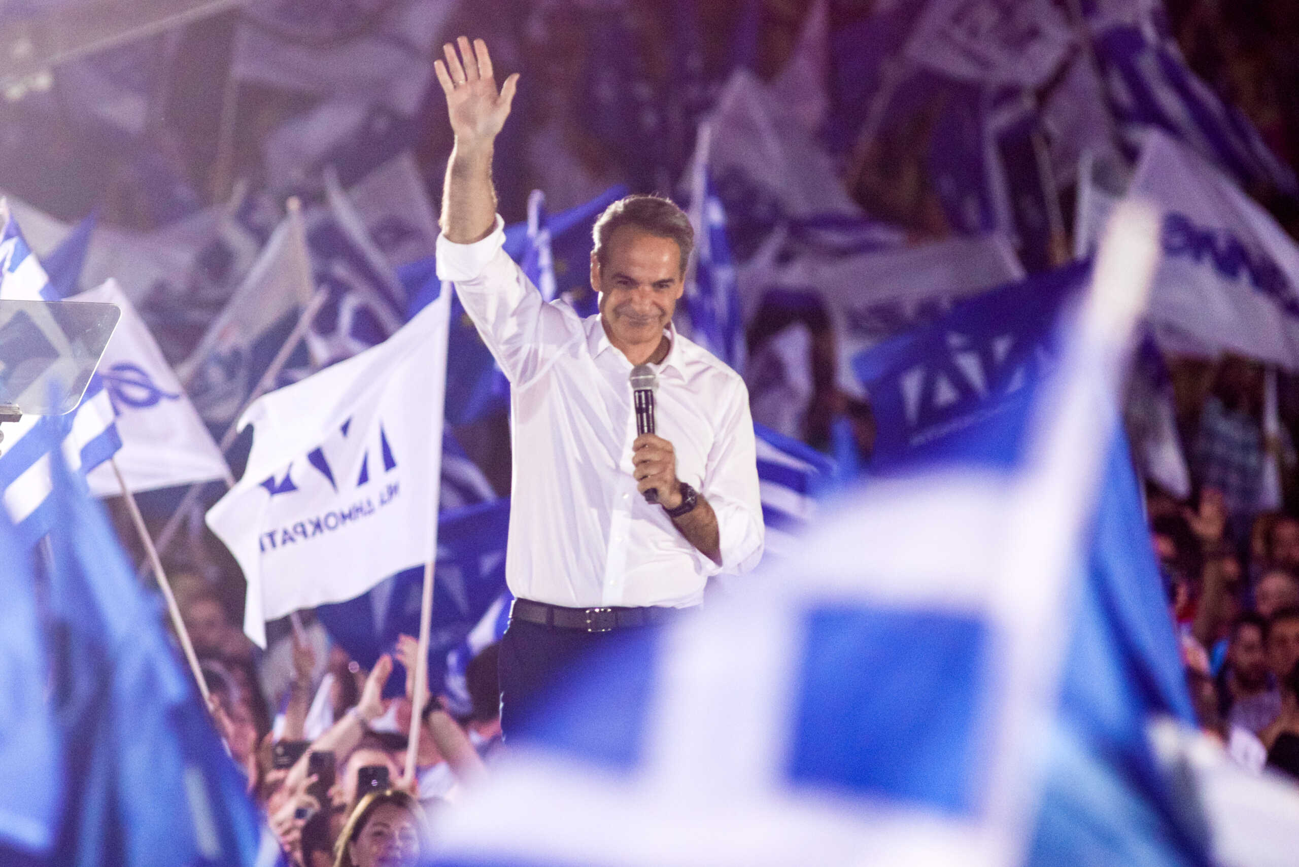Ομιλία του Πρωθυπουργού και Προέδρου της Νέας Δημοκρατίας Κυριάκου Μητσοτάκη στην κεντρική προεκλογική συγκέντρωση του κόμματος στην πλατεία Συντάγματος, στην Αθήνα, Παρασκευή 7 Ιουνίου 2024. 
(ΓΙΑΝΝΗΣ ΠΑΝΑΓΟΠΟΥΛΟΣ