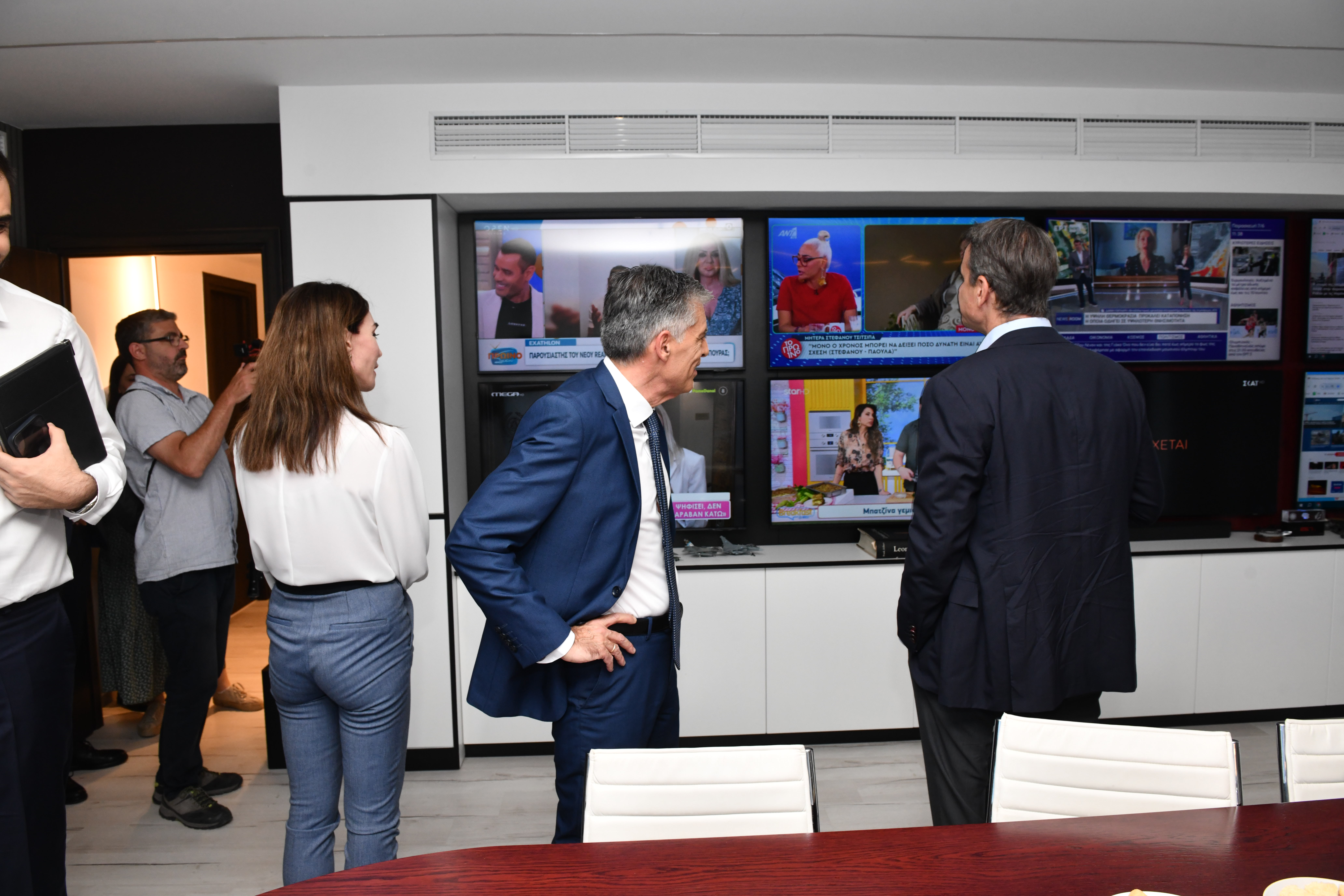Ο Κυριάκος Μητσοτάκης μια μέρα στο newsit.gr: Όσα έγιναν, πίσω από την κάμερα 