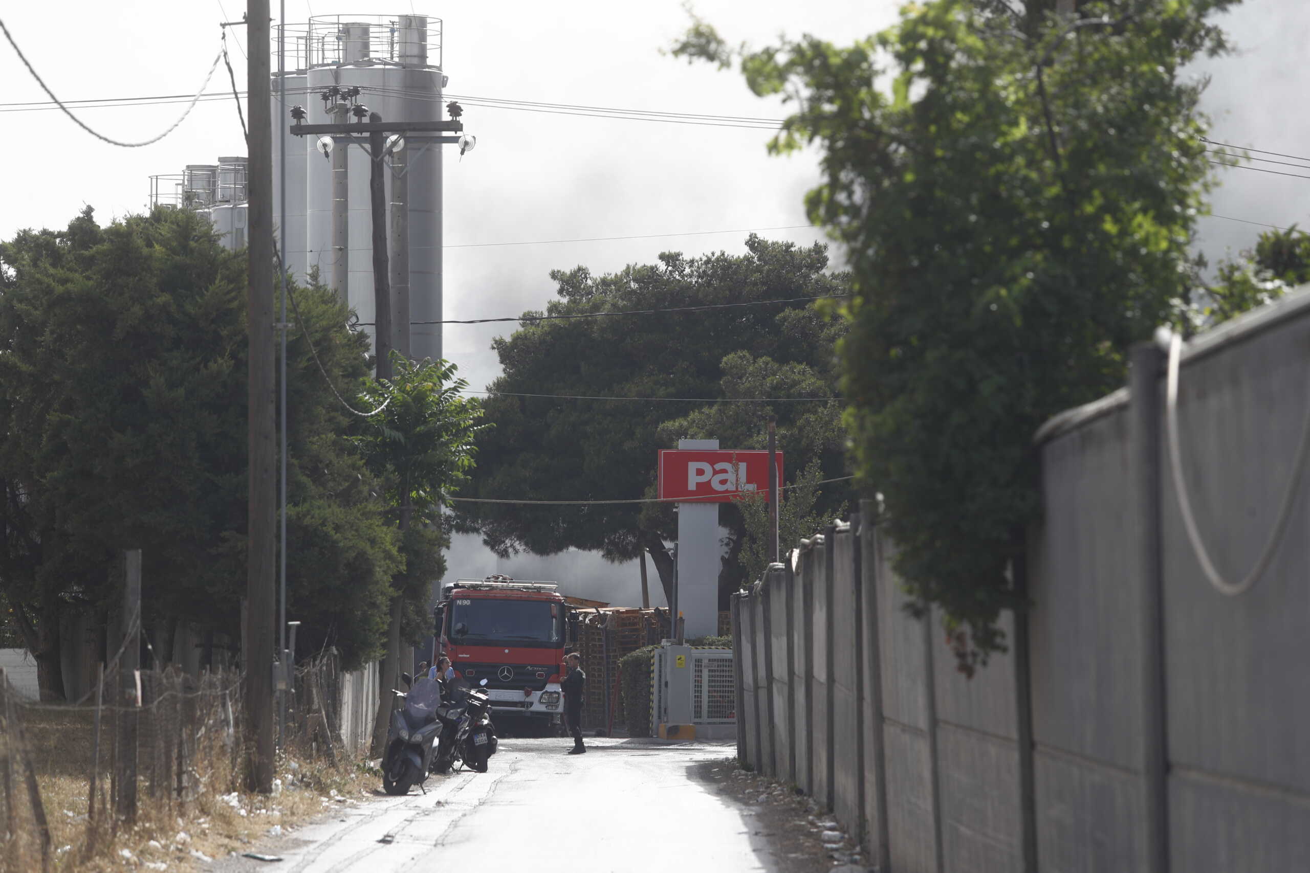 Εκρηξη και πυρκαγιά σε εργοστάσιο κατασκευής τηγανιών, στην οδό Αιγιδών στο Πανόραμα Κηφισιάς. Τετάρτη 12 Ιουνίου 2024 (ΣΩΤΗΡΗΣ ΔΗΜΗΤΡΟΠΟΥΛΟΣ