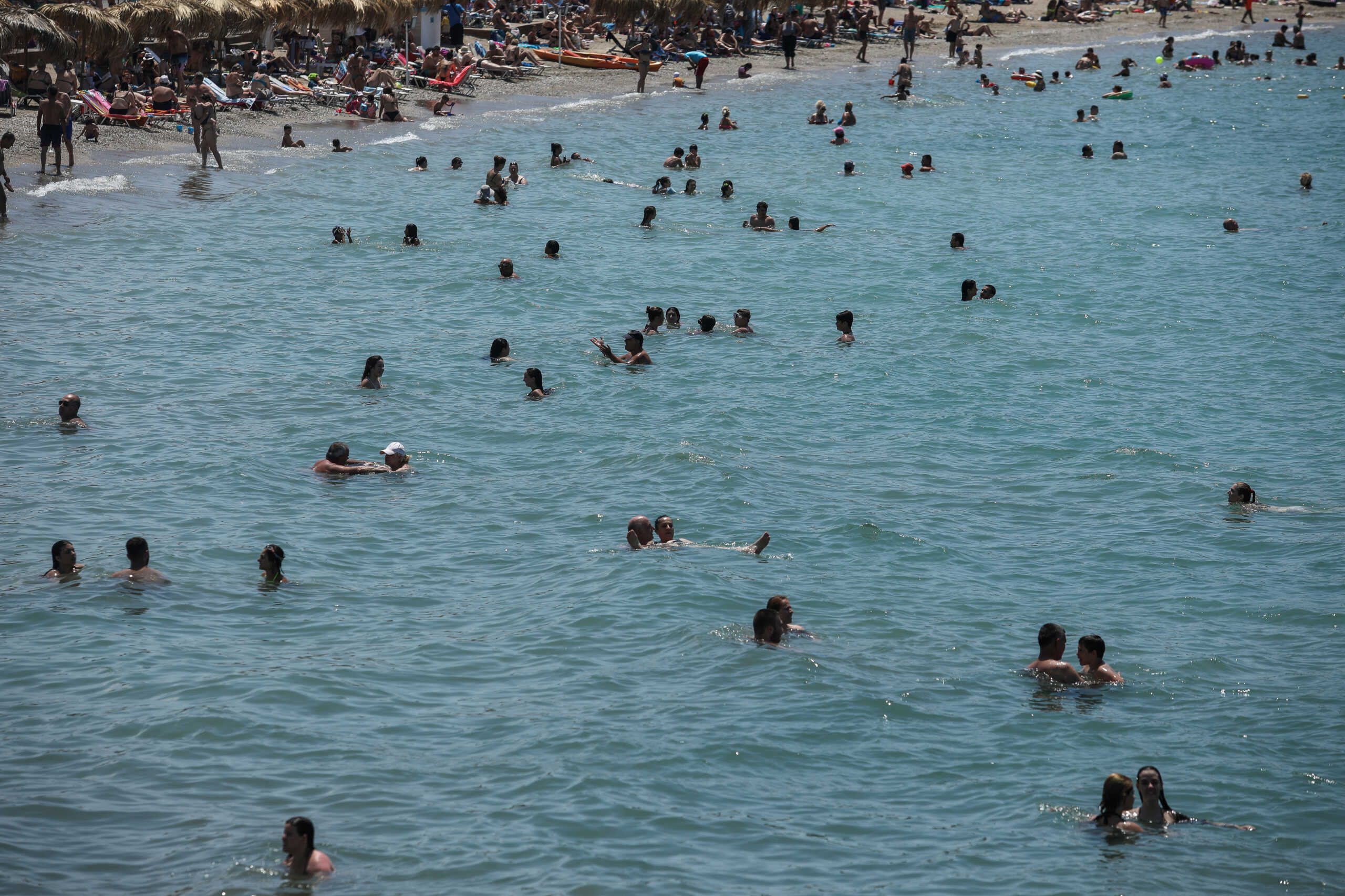 Στιγμιότυπο από την παραλία του Αλίμου, Κυριακή 4 Ιουλίου 2021. 
(EUROKINISSI