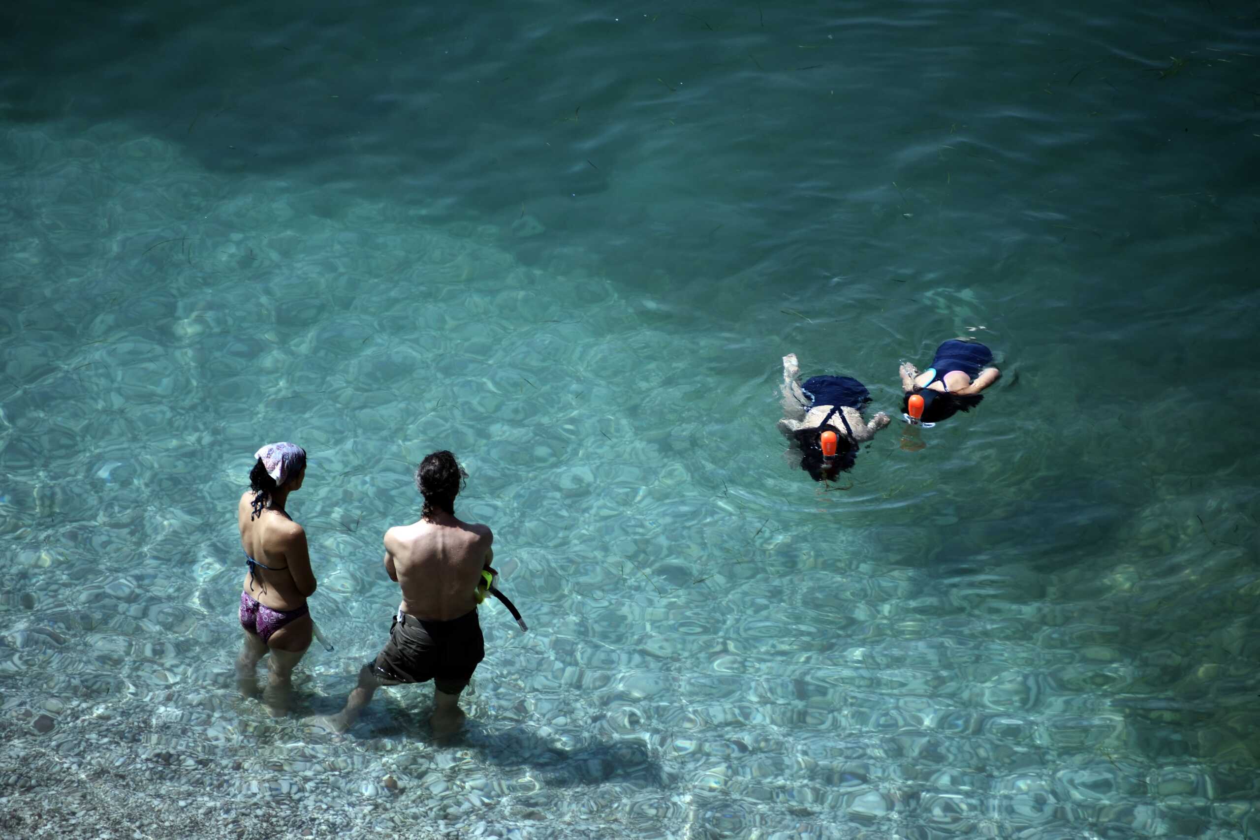 ΝΑΥΠΛΙΟ - ΑΝΟΔΟΣ ΤΗΣ ΘΕΡΜΟΚΡΑΣΙΑΣ ΚΑΙ ΒΟΥΤΙΕΣ ΣΤΗ ΠΑΡΑΛΙΑ ΤΗΣ ΑΡΒΑΝΙΤΙΑΣ. (ΒΑΣΙΛΗΣ ΠΑΠΑΔΟΠΟΥΛΟΣ