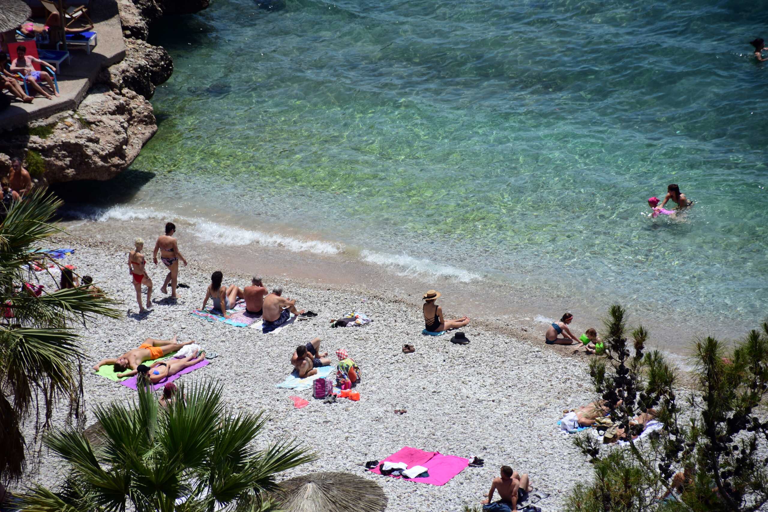 ΝΑΥΠΛΙΟ - ΖΕΣΤΗ ΚΑΙ ΜΠΑΝΙΟ ΣΤΗ ΠΑΡΑΛΙΑ ΤΗΣ ΑΡΒΑΝΙΤΙΑΣ. (ΒΑΣΙΛΗΣ ΠΑΠΑΔΟΠΟΥΛΟΣ