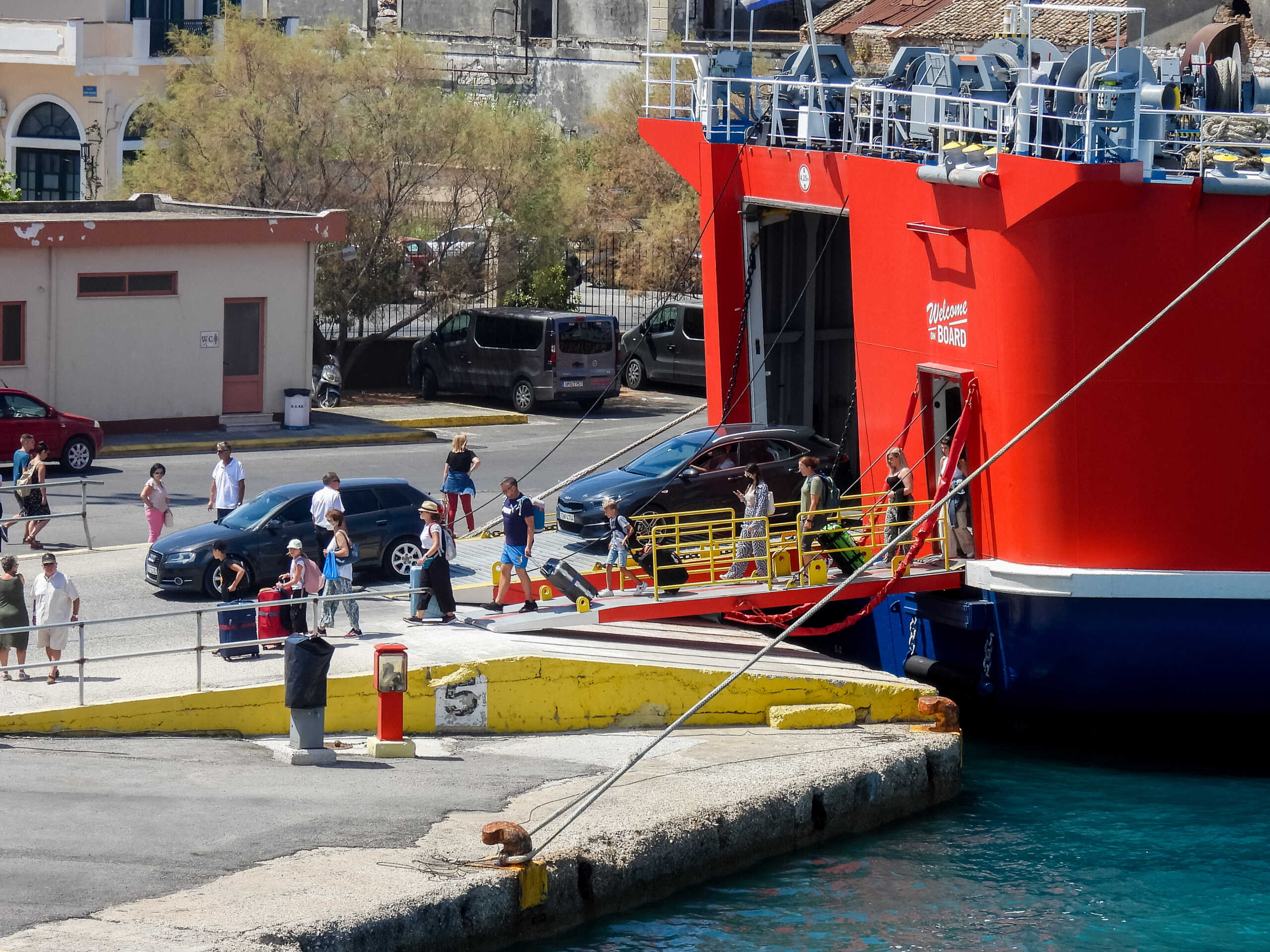 ΚΕΡΚΥΡΑ ΛΙΜΑΝΙ. Τρίτη 23 Αυγούστου 2022  (ΓΙΩΡΓΟΣ ΚΟΝΤΑΡΙΝΗΣ