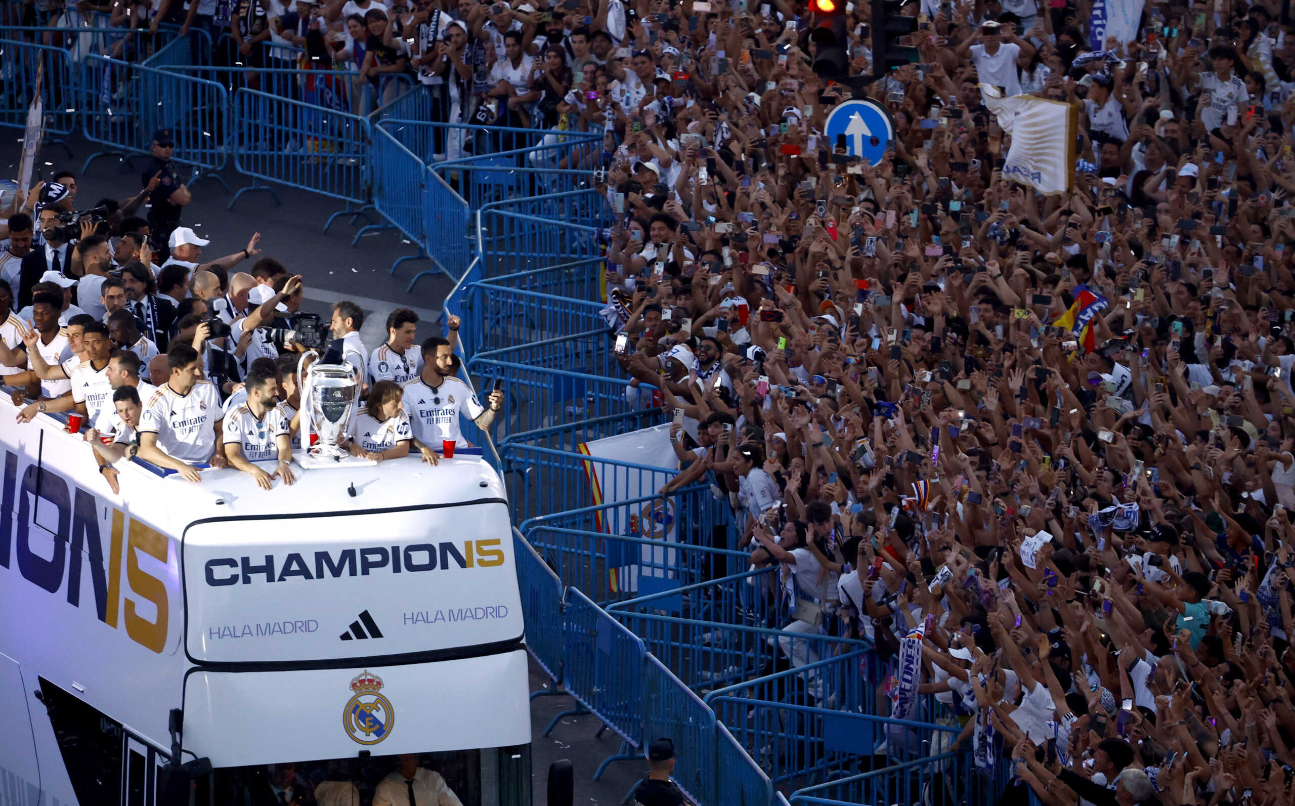 Soccer Football - Real Madrid celebrate winning the Champions League - Cibeles Fountain, Madrid, Spain - June 2, 2024 Real Madrid bus arriving to the celebration with fans at Cibeles Fountain REUTERS