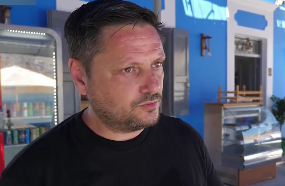 Μάικλ Μόσλεϊ: Βουρκωμένος ο καμεραμάν της ΕΡΤ που βρήκε τον νεκρό παρουσιαστή – «Μακάρι να είχα καλύτερα νέα»