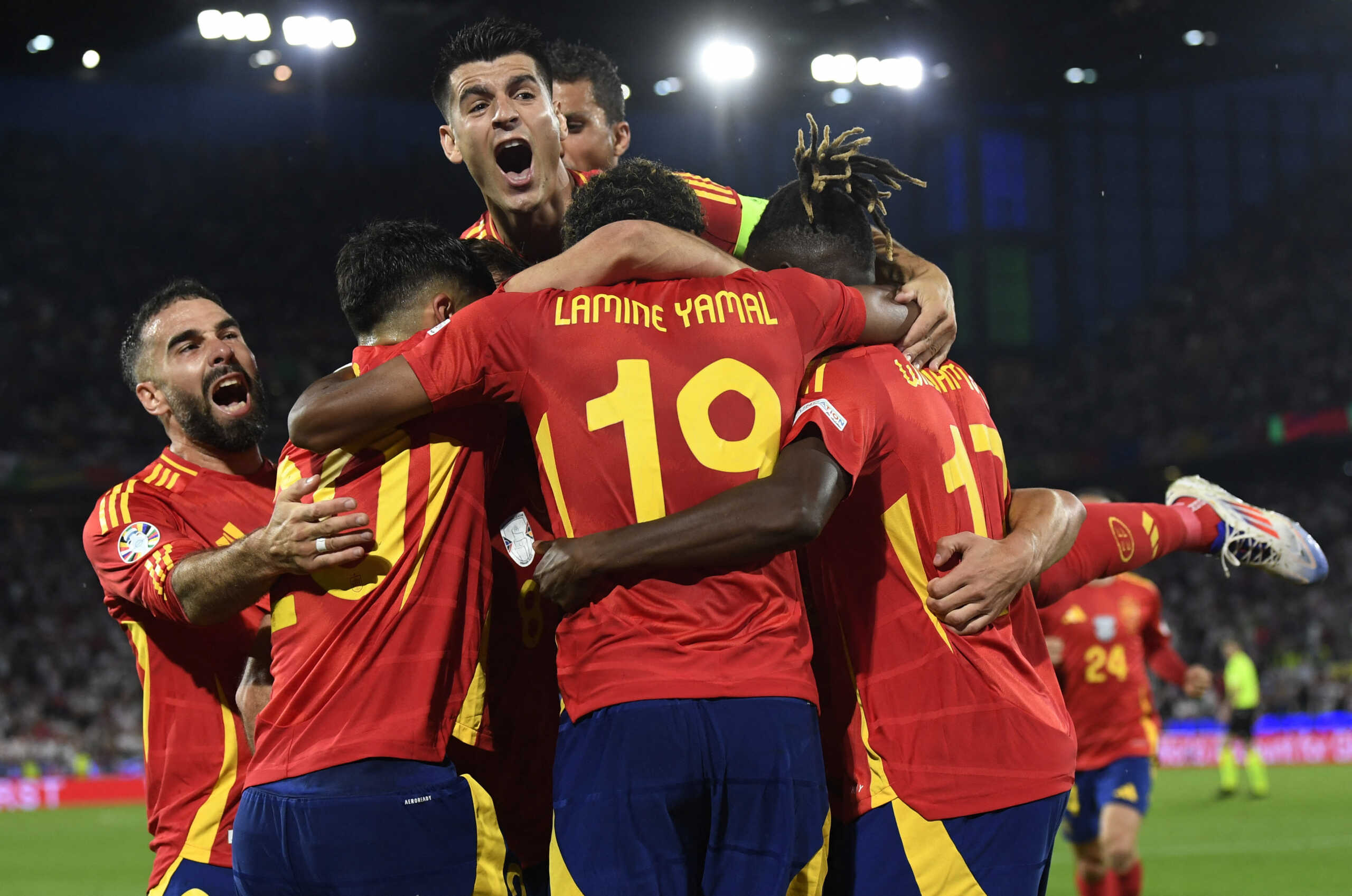 Soccer Football - Euro 2024 - Round of 16 - Spain v Georgia - Cologne Stadium, Cologne, Germany - June 30, 2024 Spain's Fabian Ruiz celebrates scoring their second goal with Alvaro Morata and teammates REUTERS