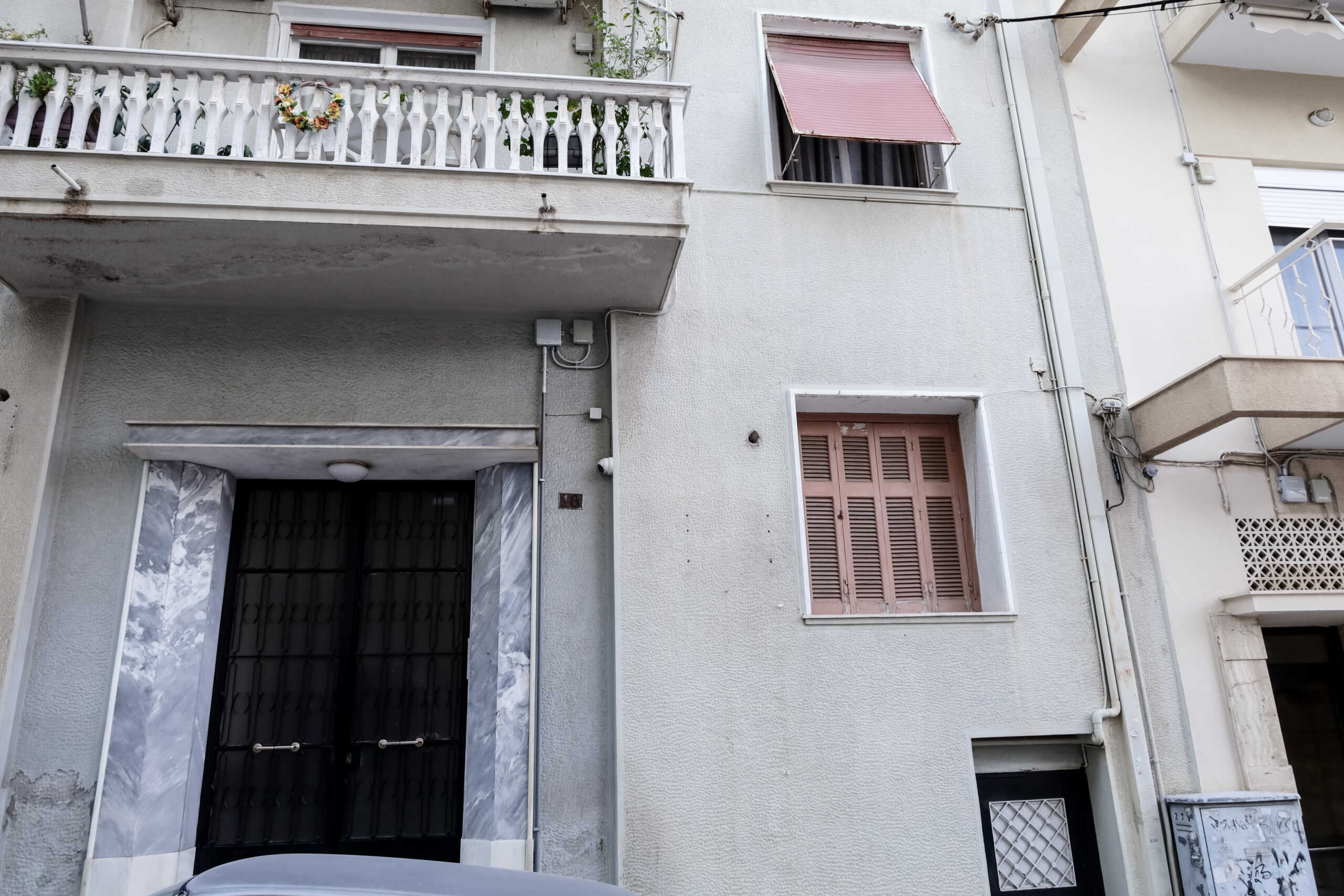 Γυναικοκτονία στον Πειραιά - 25χρονος πυροβόλησε και σκότωσε την 19χρονη γυναίκα του και παραδόθηκε  Σάββατο 3 Δεκεμβρίου 2022  (ΚΩΣΤΑΣ ΤΖΟΥΜΑΣ