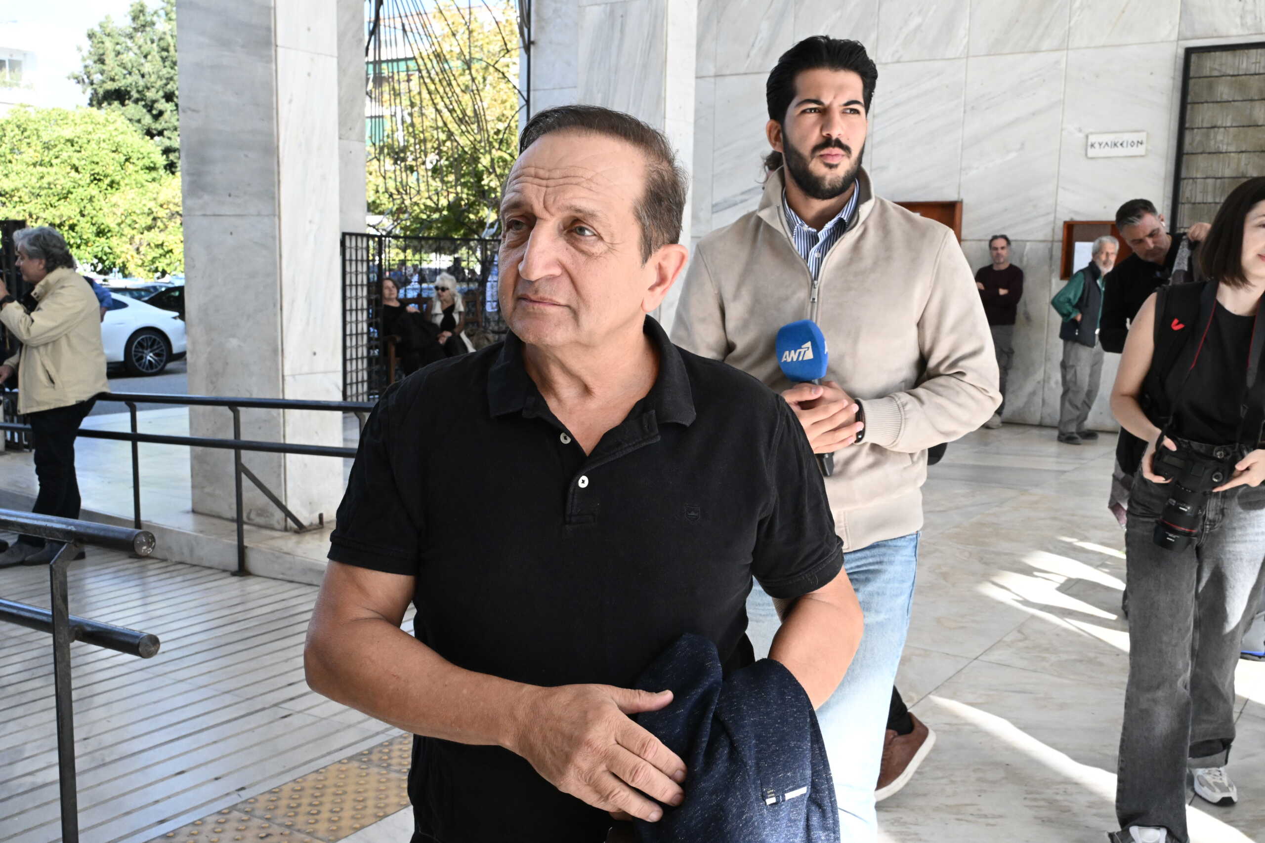 Κηδεία του ηθοποιού Σπύρου Φωκά στο Α' Νεκροταφείο Αθηνών, Τρίτη 14 Νοεμβρίου 2023. Ο ηθοποιός έφυγε από τη ζωή σε ηλικία 86 ετών από σοβαρά προβλήματα υγείας. 
(ΤΑΤΙΑΝΑ ΜΠΟΛΑΡΗ