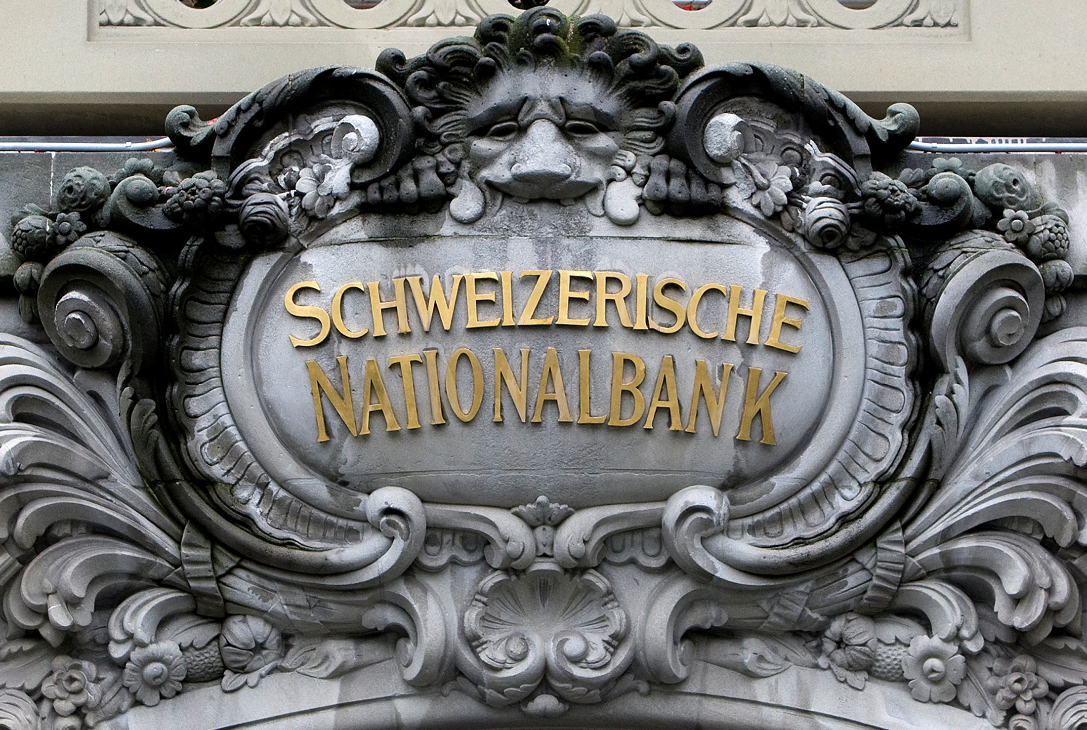 FILE PHOTO: A Swiss National Bank (SNB) logo is pictured on the SNB building in Bern October 16, 2008. REUTERS