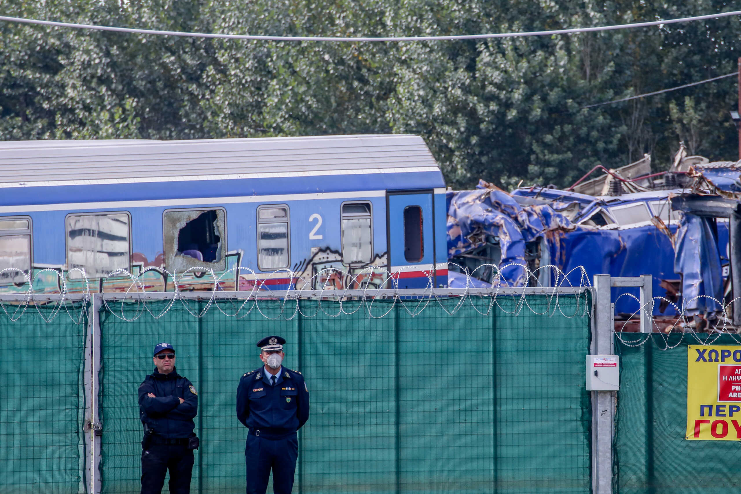 ΚΟΥΛΟΥΡΙ. Ο ΧΩΡΟΣ ΟΠΟΥ ΦΥΛΑΣΟΝΤΑΙ ΤΑ ΒΑΓΟΝΙΑ ΑΠΟ ΤΗΝ ΣΥΓΚΡΟΥΣΗ ΤΩΝ ΤΡΕΝΩΝ ΣΤΑ ΤΕΜΠΗ, ΕΜΠΕΙΡΟΓΝΩΜΟΝΕΣ ΑΝΑΖΗΤΟΥΝ ΣΤΟΙΧΕΙΑ.  Σάββατο 18 Νοεμβρίου 2023 (ΛΕΩΝΙΔΑΣ ΤΖΕΚΑΣ