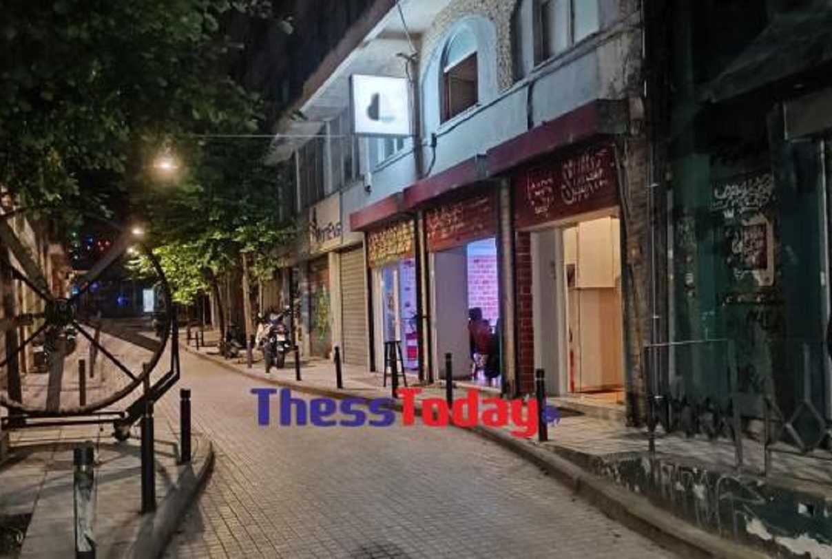 Θεσσαλονίκη: Άγρια συμπλοκή στο κέντρο με 4 προσαγωγές, τον χτύπησε με πόρτα αυτοκινήτου