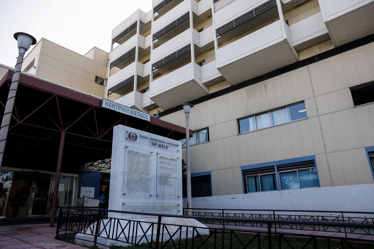 Φολέγανδρος: Με κακώσεις οι 3 τραυματίες που μεταφέρονται στο Θριάσιο
