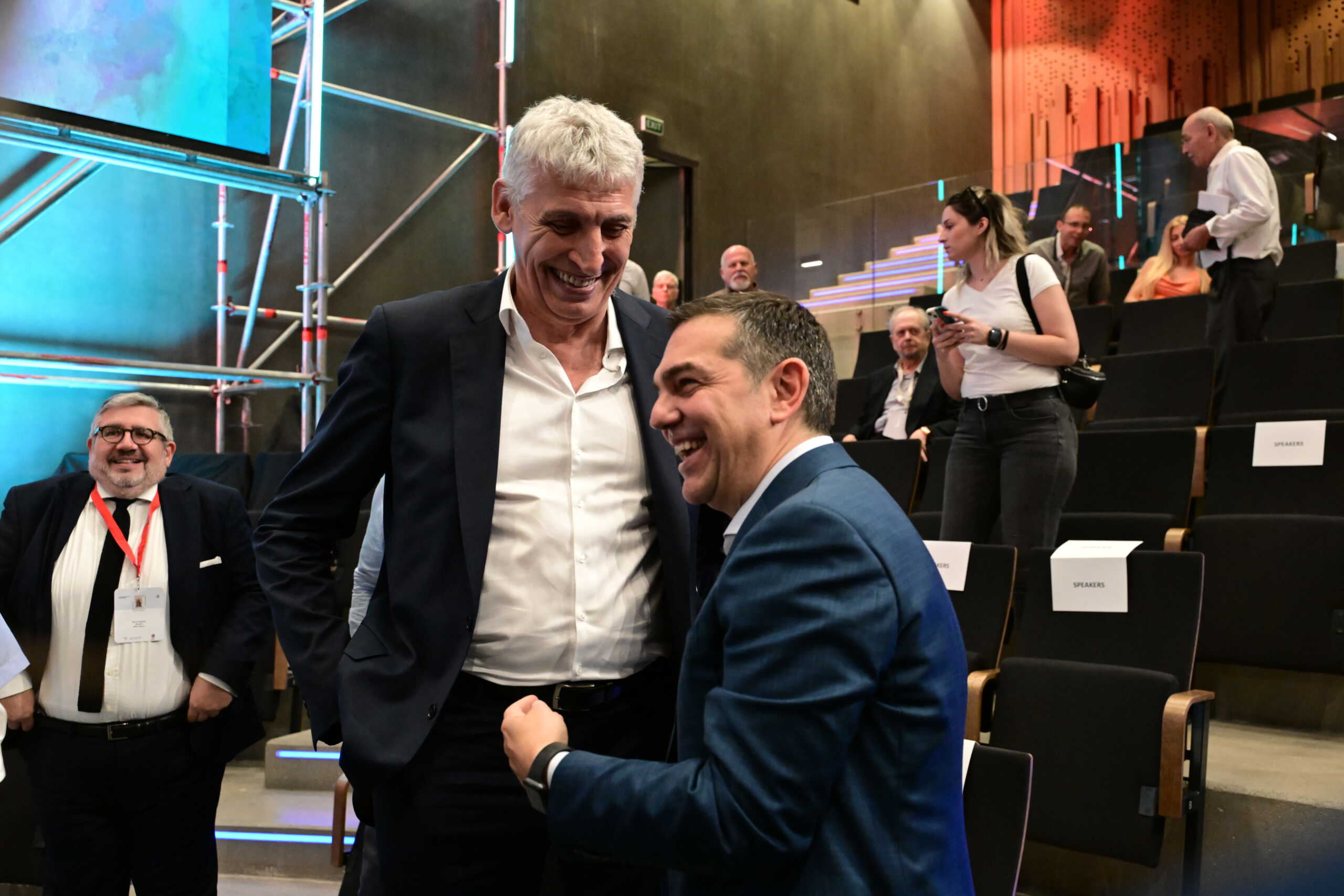 Ίδρυμα Αλέξη Τσίπρα: Η Μπέττυ Μπαζιάνα, η υψομετρική διαφορά Τσίπρα – Φασούλα και τα μηνύματα