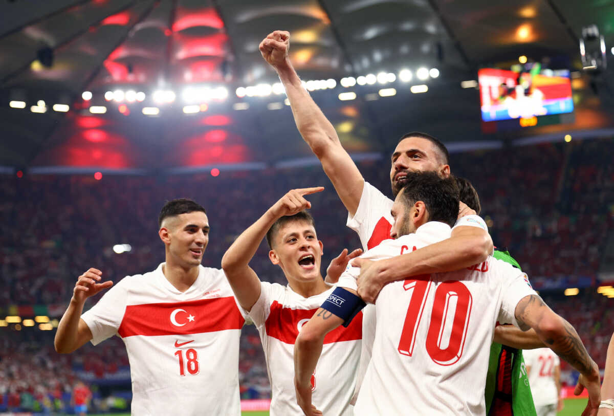 Soccer Football - Euro 2024 - Group F - Czech Republic v Turkey - Hamburg Volksparkstadion, Hamburg, Germany - June 26, 2024 Turkey's Hakan Calhanoglu celebrates scoring their first goal with teammates REUTERS