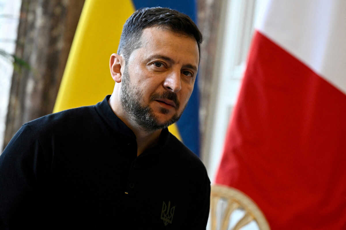 Ukraine's President Volodymyr Zelenskiy poses before his address to the French National Assembly as part of his visit to France, in Paris, France, June 7, 2024.     JULIEN DE ROSA