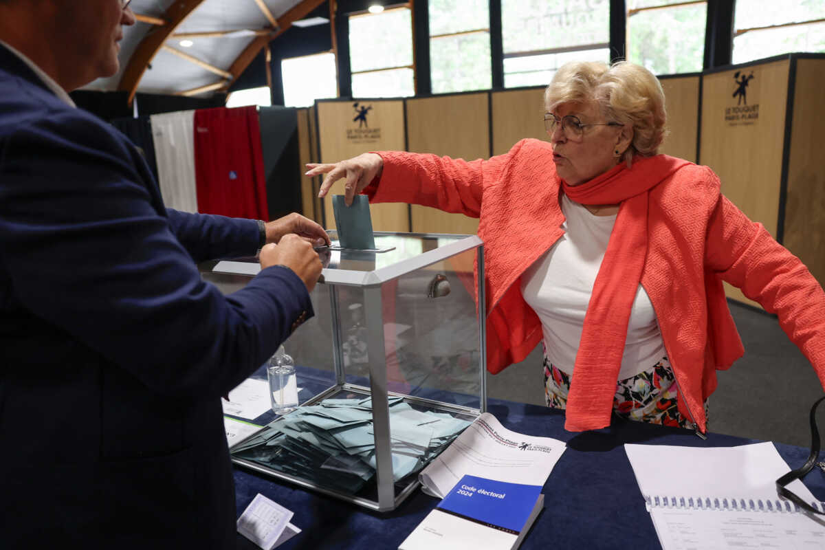 A woman casts her ballot at a polling station during the second round of French parliamentary elections in Le Touquet-Paris-Plage, northern France, 07 July 2024. MOHAMMED BADRA
