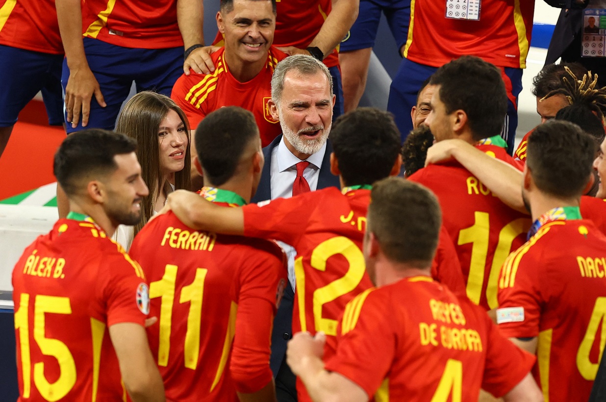 Soccer Football - Euro 2024 - Final - Spain v England - Berlin Olympiastadion, Berlin, Germany - July 14, 2024 King Felipe VI of Spain and his daughter Infanta Sofia celebrate with the team after victory REUTERS