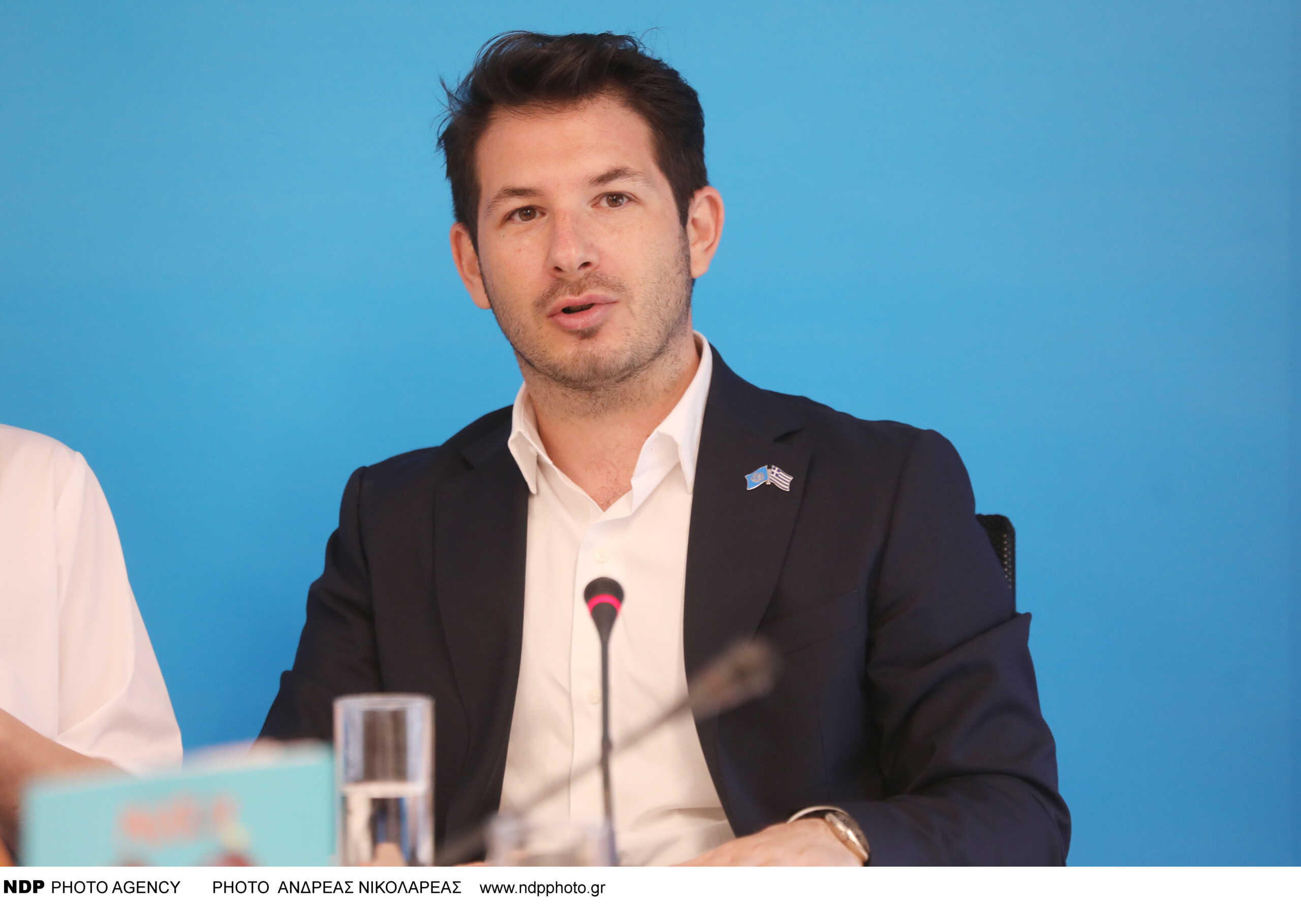 Γιώργος Περρής: «Με τον αδελφό μου χωριστήκαμε όταν ήμουν 5 χρονών, το βίαιο διαζύγιο των γονιών μου μού άφησε πολλές πληγές»
