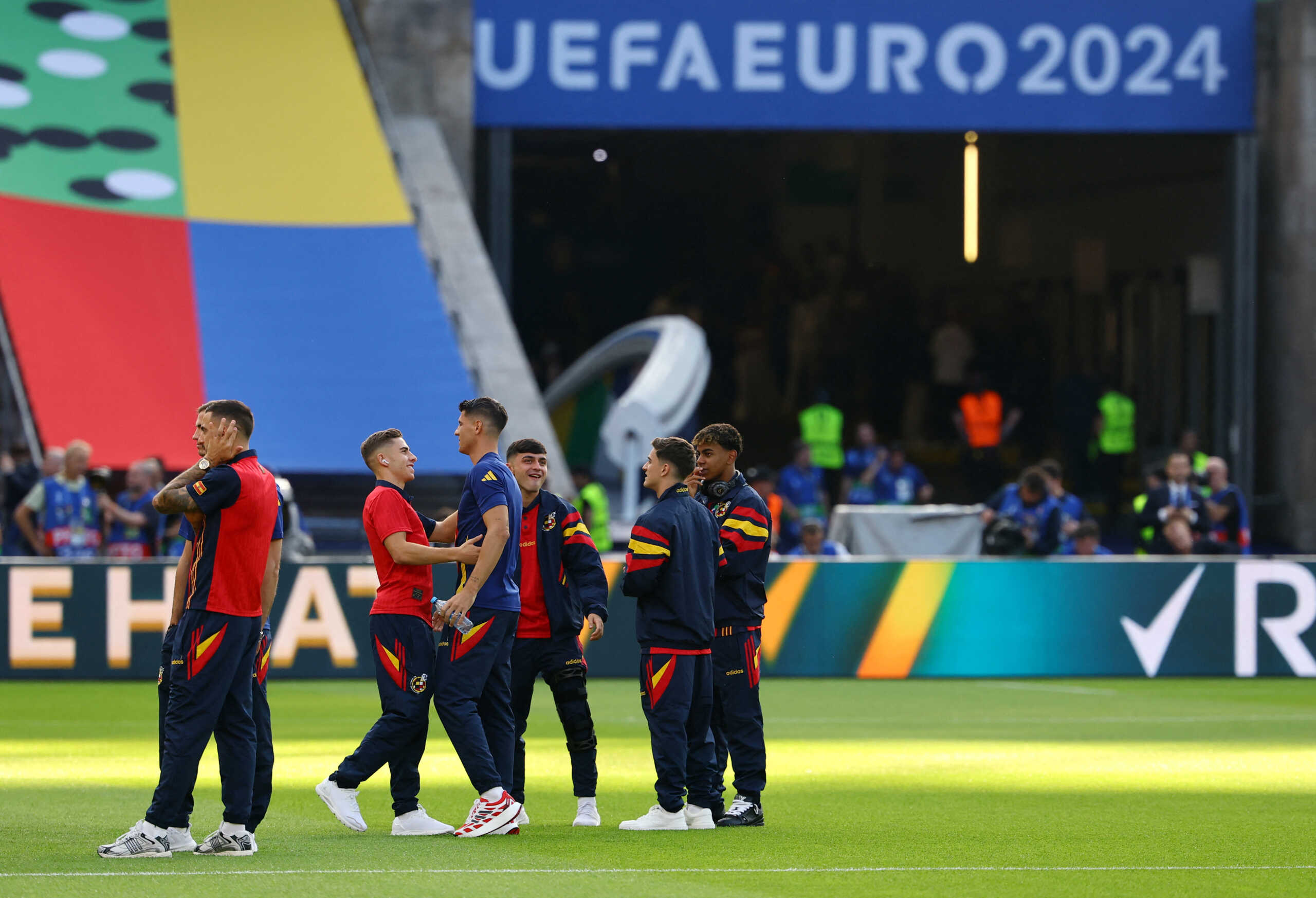 Soccer Football - Euro 2024 - Final - Spain v England - Berlin Olympiastadion, Berlin, Germany - July 14, 2024 Spain's Fermin Lopez, Pedri, Lamine Yamal and teammates on the pitch before the match REUTERS