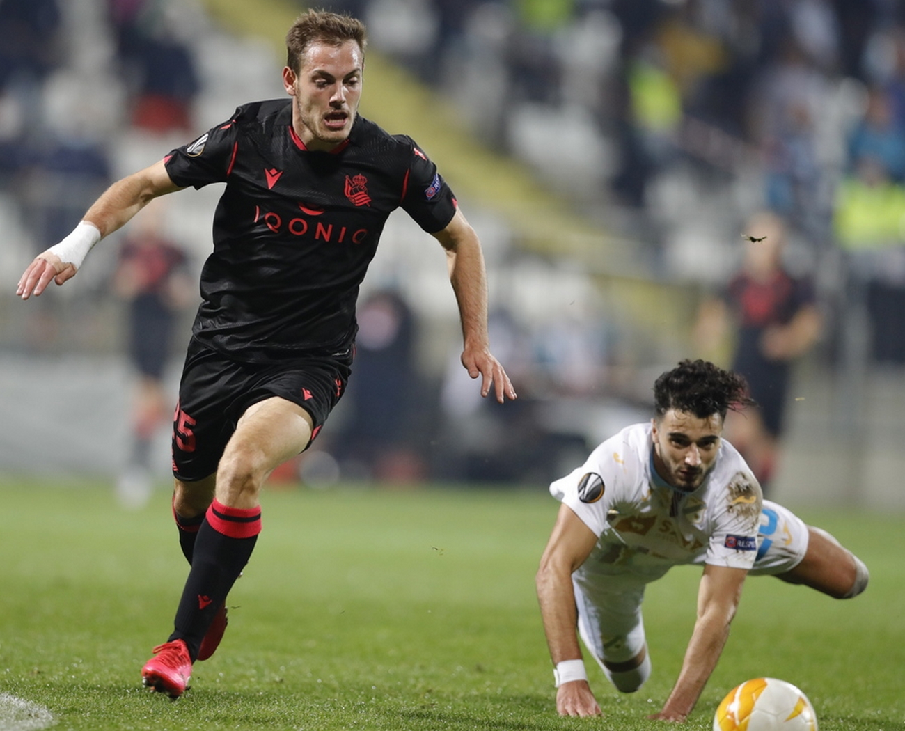 epa08765978 Real Sociedad's Jon Bautista (L) in action against Rijeka's Joao Escoval (R) during the UEFA Europa League group F soccer match between HNK Rijeka and Real Sociedad in Rijeka, Croatia, 22 October 2020.  EPA
