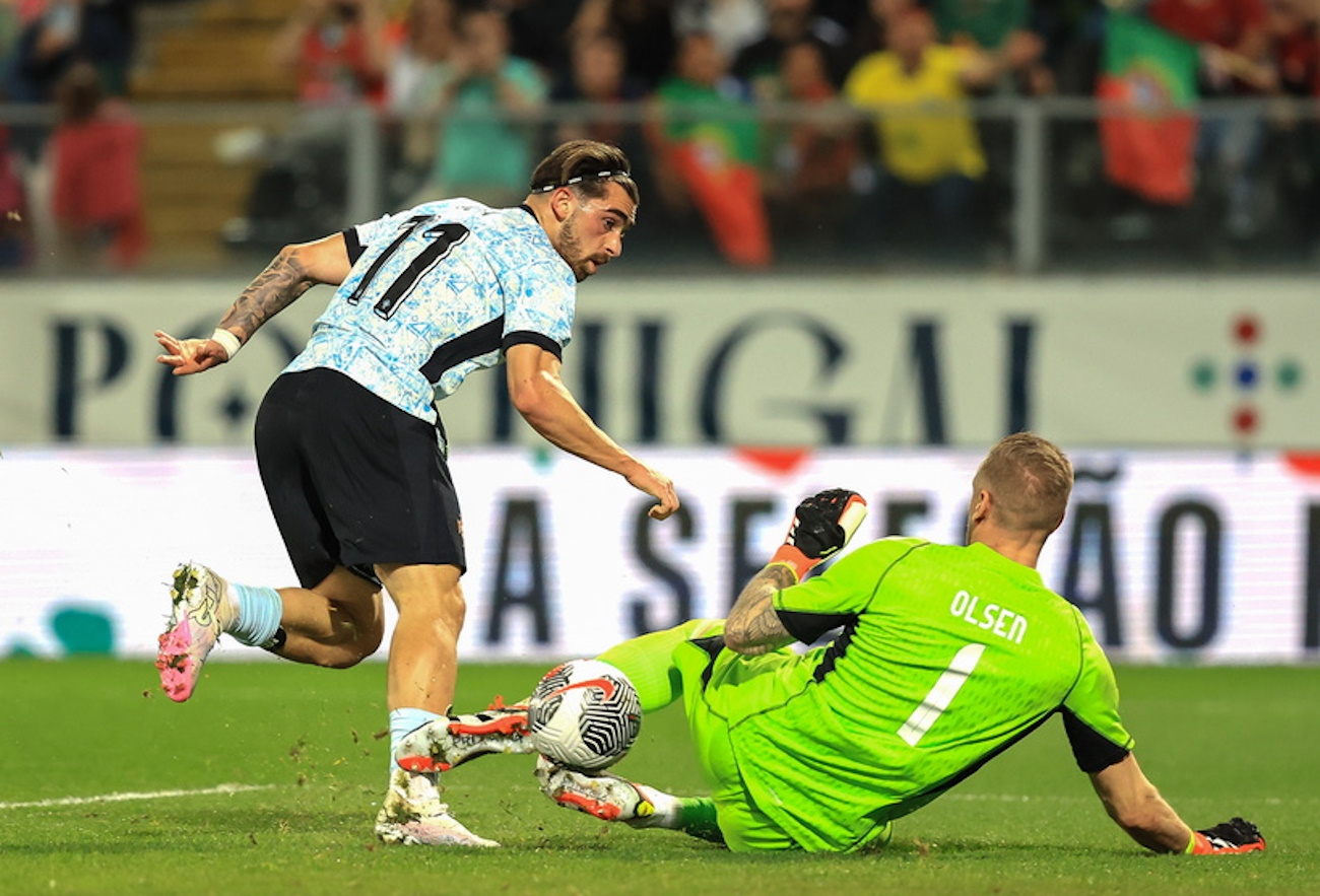 epa11235101 Portugal's Jota Silva (L) in action against Sweden's goalkeeper Olsen Robin during an international friendly soccer match between Portugal and Sweden, in Guimaraes, Portugal, 21 March 2024.  EPA