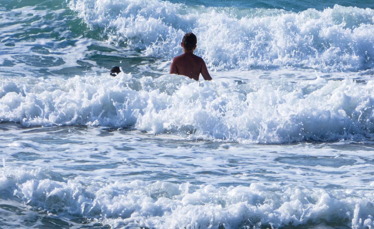 Καιρός αύριο: Στους 38 βαθμούς  «σκαρφαλώνει» ο υδράργυρος, συνεχίζουν τα μελτέμια στο Αιγαίο