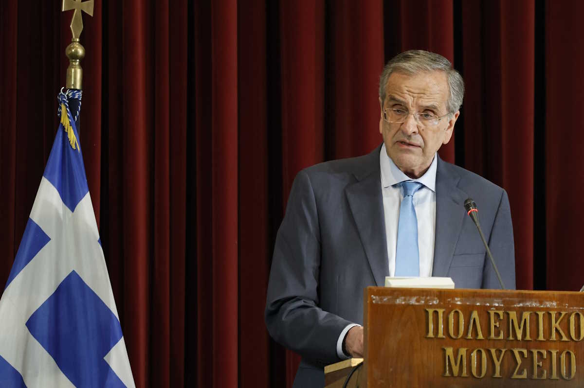 Παρουσίαση του βιβλίου του διευθυντή της εφημερίδας "Εστία", Μανώλη Κοττάκη, "Οι Απόρρητοι Φάκελοι Καραμανλή", στο Πολεμικό Μουσείο, Δευτέρα 1 Ιουλίου 2024. Στην εκδήλωση συμμετείχαν και εκφώνησαν ομιλία οι δύο πρώην Πρωθυπουργοί και πρώην πρόεδροι της Νέας Δημοκρατίας, Κώστας Καραμανλής και Αντώνης Σαμαράς. 
(ΓΙΩΡΓΟΣ ΚΟΝΤΑΡΙΝΗΣ