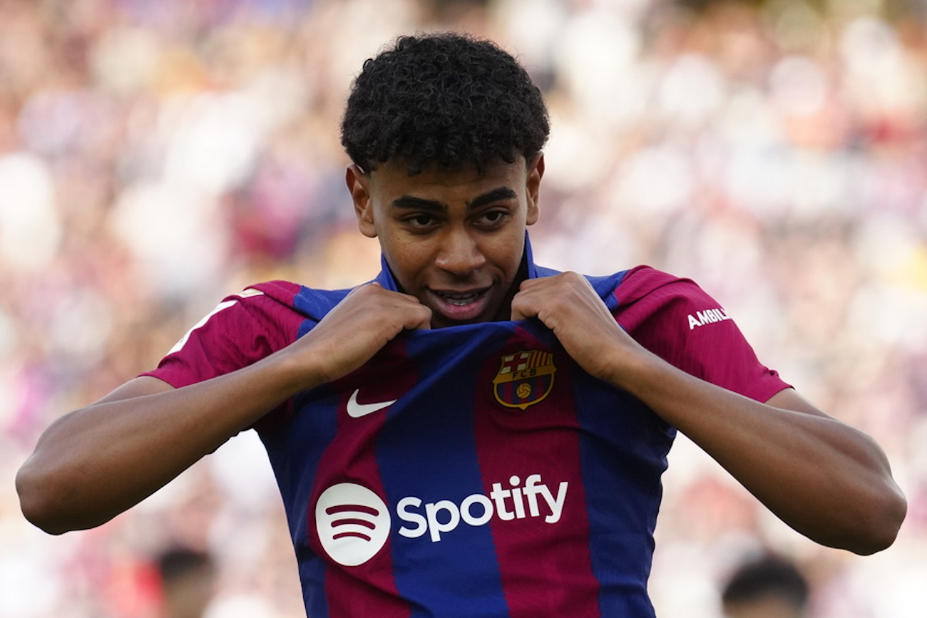 epa11353689 Barcelona striker Lamine Yamal celebrates during the LaLiga match FC Barcelona vs Rayo Vallecano, in Barcelona, Spain, 19 May 2024.  EPA