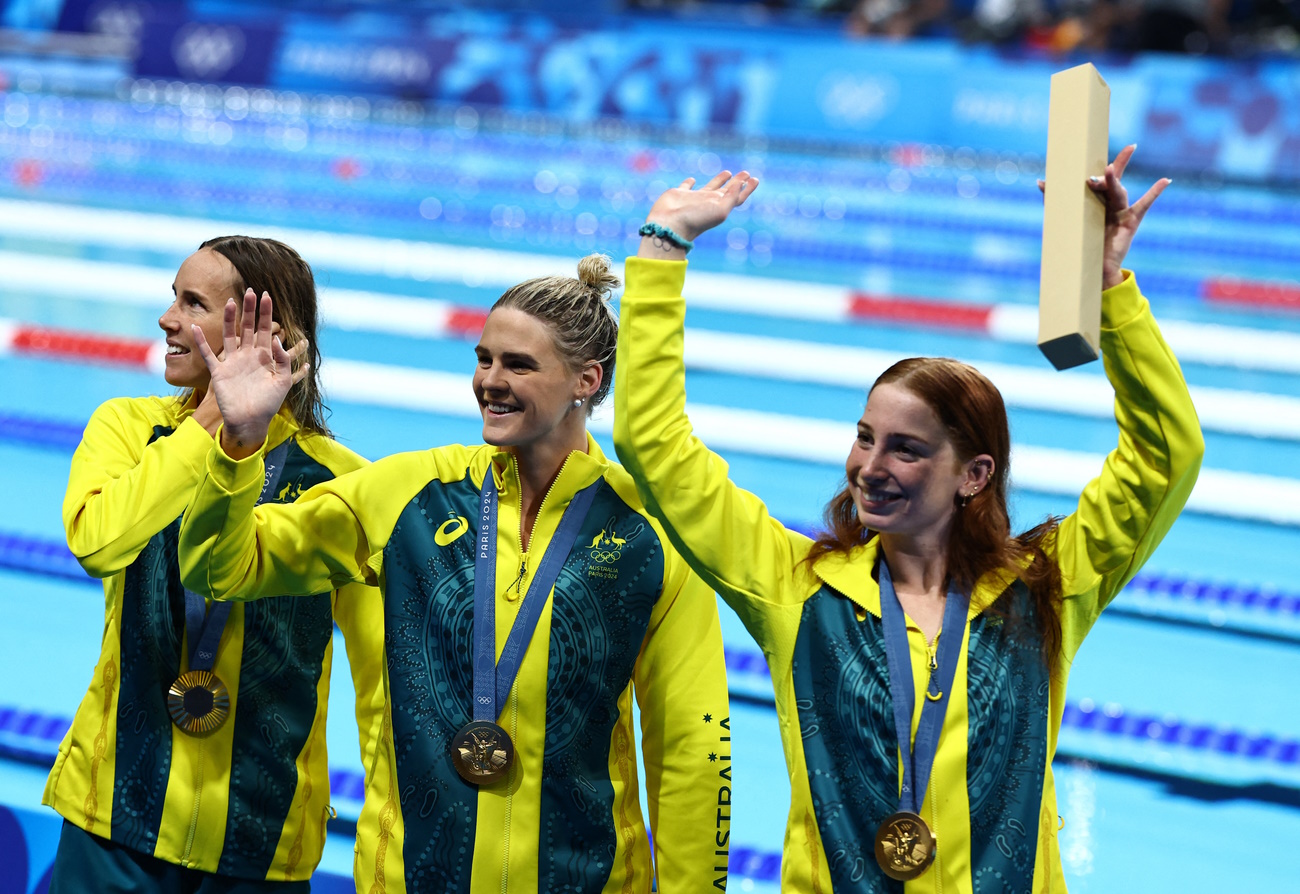 Paris 2024 Olympics - Swimming - Women's 4x100m Free Relay Victory Ceremony - Paris La Defense Arena, Nanterre, France - July 27, 2024. Gold medallists Emma McKeon of Australia, Shayna Jack of Australia and Mollie O'Callaghan of Australia celebrate with their gold medals. REUTERS