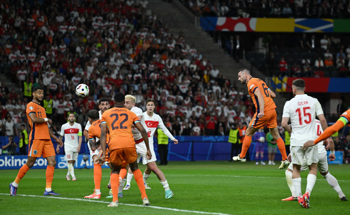 Soccer Football - Euro 2024 - Quarter Final - Netherlands v Turkey - Berlin Olympiastadion, Berlin, Germany - July 6, 2024 Netherlands' Stefan de Vrij scores their first goal REUTERS