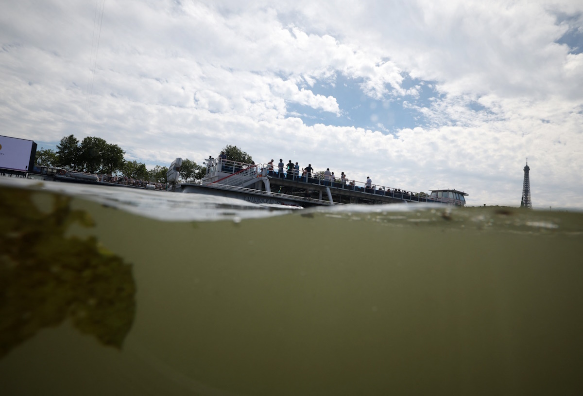 Paris 2024 Olympics - Triathlon - Alexander III Bridge, Paris, France - July 28, 2024. General view of the Eiffel Tower and the River Seine taken from the Triathlon start after training was cancelled amid water quality concerns REUTERS