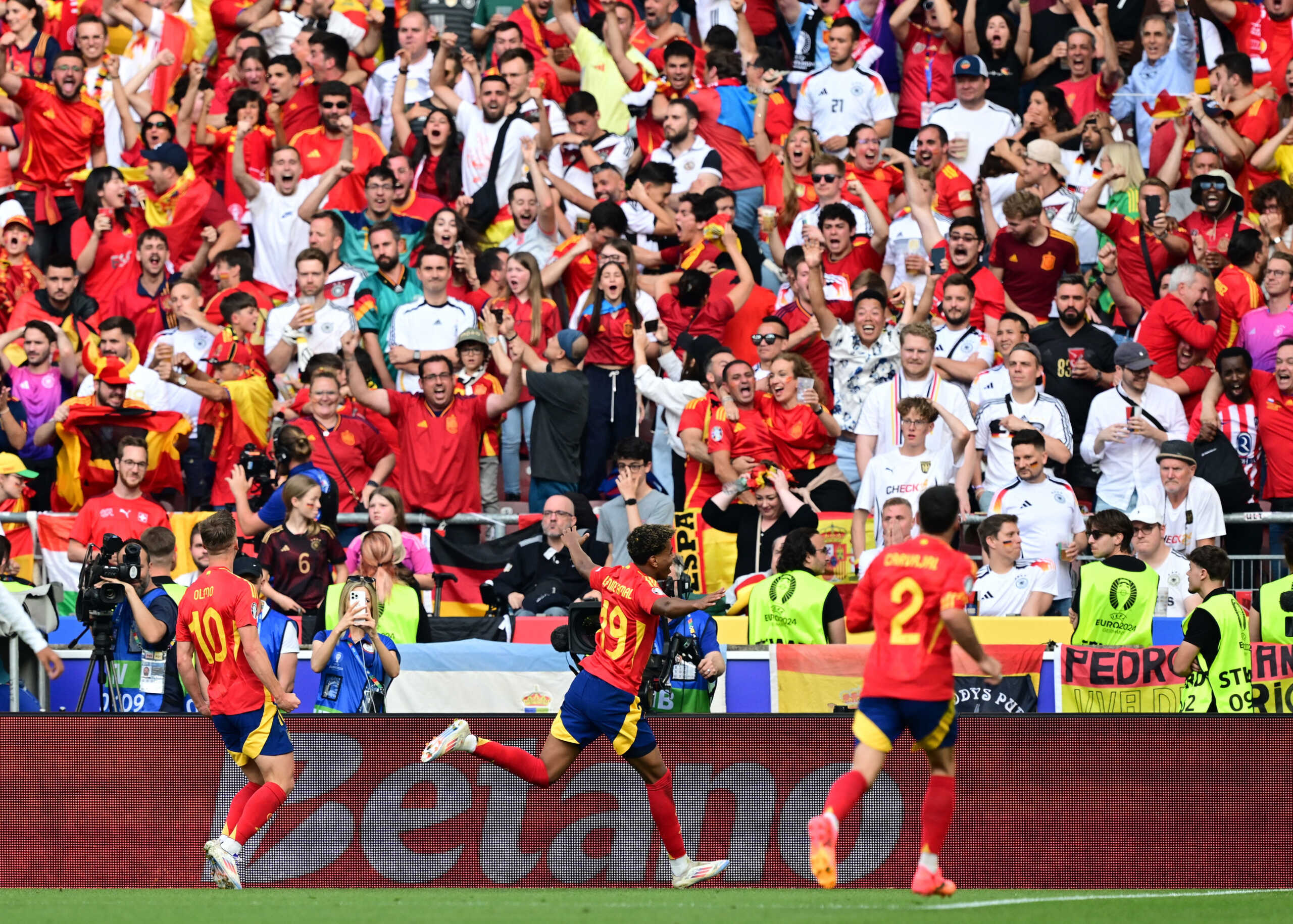 Soccer Football - Euro 2024 - Quarter Final - Spain v Germany - Stuttgart Arena, Stuttgart, Germany - July 5, 2024 Spain's Dani Olmo celebrates scoring their first goal with Lamine Yamal REUTERS