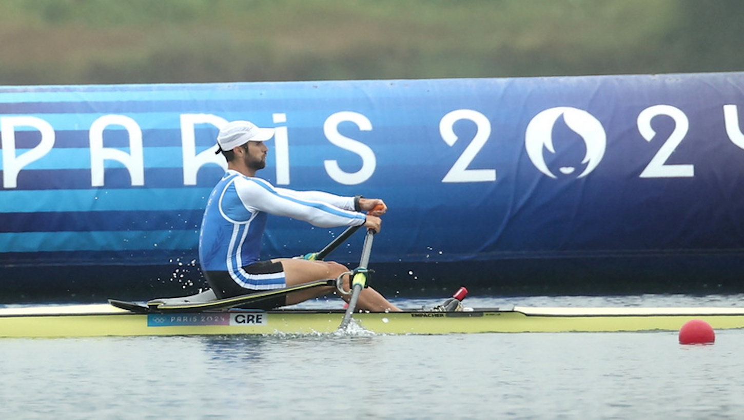 epa11498580 Stefanos Ntouskos of Greece competes in the Men Singles Sculls heats of the Rowing competitions in the Paris 2024 Olympic Games, at the Vaires-sur-Marne Nautical Stadium in Vaires-sur-Marne, France, 27 July 2024.  EPA