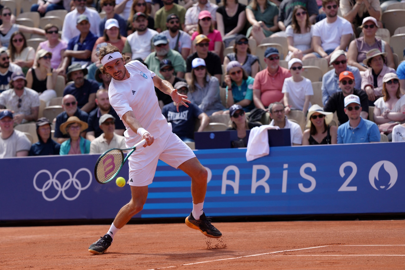 Paris 2024 Olympics - Tennis - Men's Singles First Round - Roland-Garros Stadium, Paris, France - July 28, 2024. Stefanos Tsitsipas of Greece in action during his first round match against Zizou Bergs of Belgium. REUTERS
