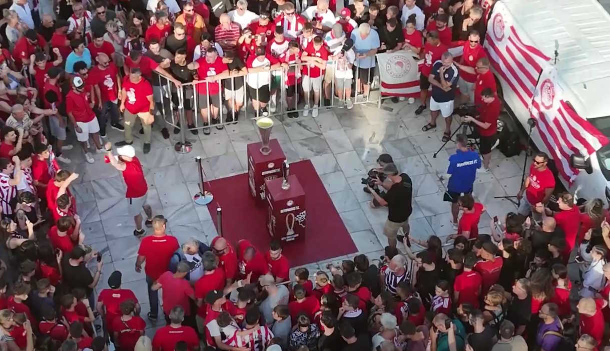 Ολυμπιακός: Αποθέωση για τα δύο ευρωπαϊκά κύπελλα στη Σύρο – Βίντεο από τους πανηγυρισμούς