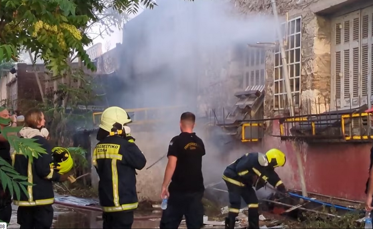 Φωτιά σε αποθήκες στον Ταύρο: Οι πρώτες εικόνες