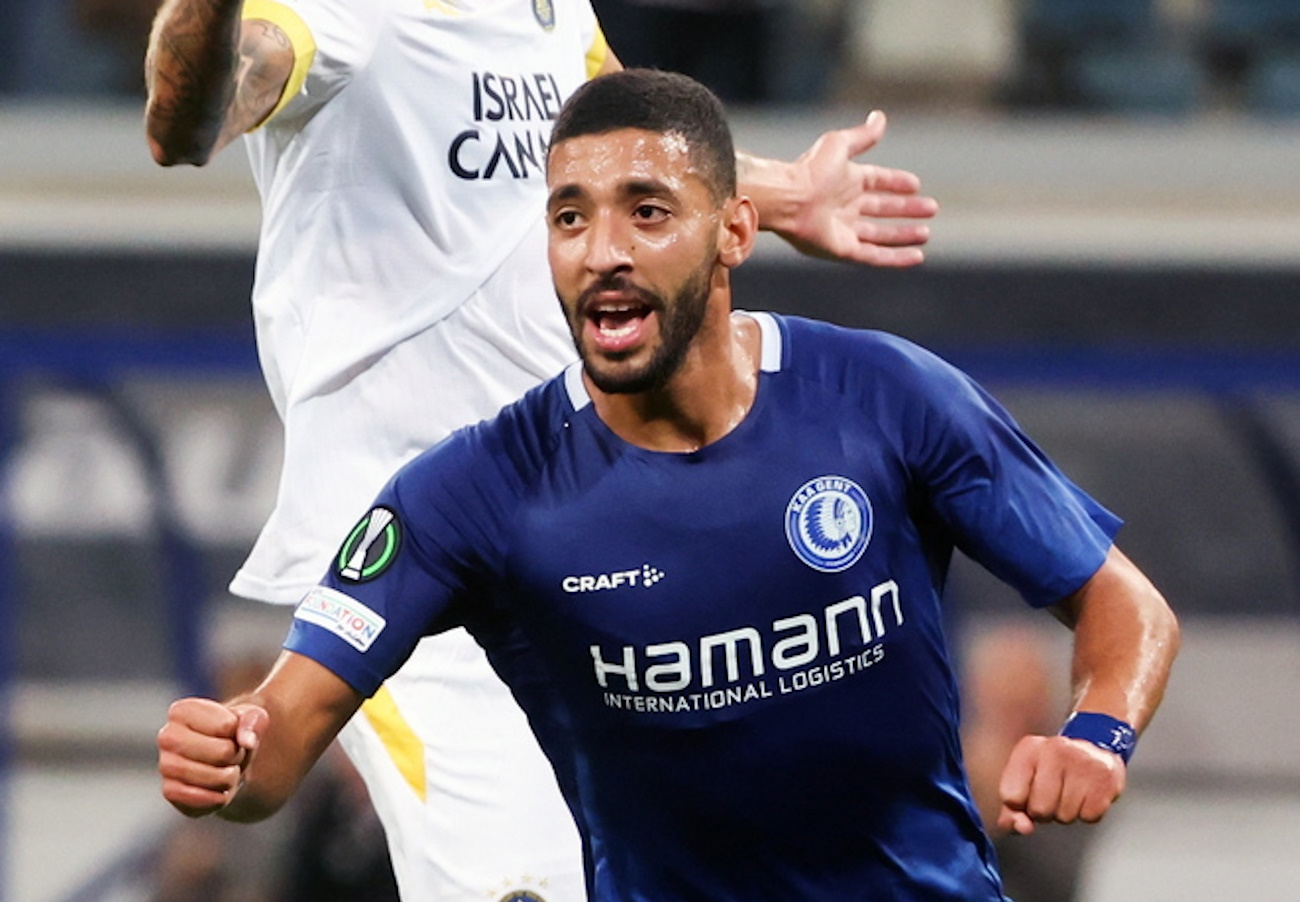 epa10901980 Tarik Tissoudali (front) of Gent celebrates scoring the 1-0 opening goal during the UEFA Europa Conference League group B match between KAA Gent and Maccabi Tel Aviv in Ghent, Belgium, 05 October 2023.  EPA