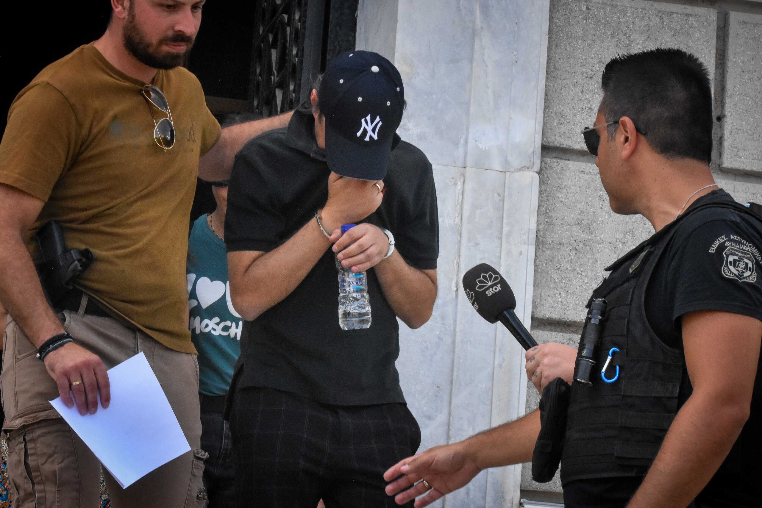 Απολογία στον Εισαγγελέα της Τρίπολης του 41χρονου και της 34χρονης συζύγου του, οι οποίοι κατηγορούνται για τον θανάσιμο τραυματισμό 64χρονου, την Κυριακή 22