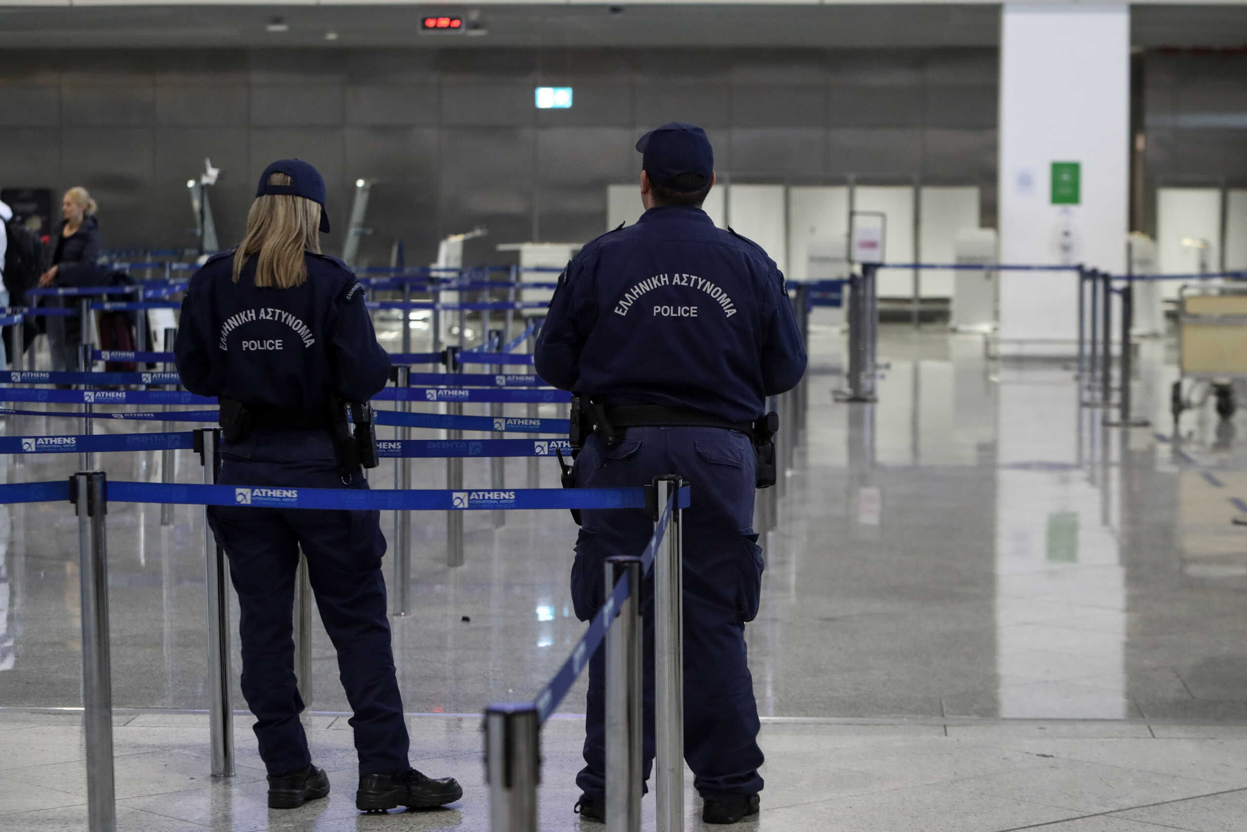 ΑΥΞΗΜΕΝΑ ΜΕΤΡΑ ΑΣΦΑΛΕΙΑΣ ΑΠΟ ΤΗΝ ΕΛΛΗΝΙΚΗ ΑΣΤΥΝΟΜΙΑ ΣΤΟ ΑΕΡΟΔΡΟΜΙΟ "ΕΛ. ΒΕΝΙΖΕΛΟΣ" ΛΟΓΩ ΤΗΝ ΑΝΑΧΩΡΙΣΗ ΦΙΛΑΘΛΩΝ ΤΟΥ ΠΑΝΑΘΗΝΑΙΚΟΥ ΚΑΙ ΤΟΥ ΟΛΥΜΠΙΑΚΟΥ ΚΑΙ ΤΩΝ ΟΜΑΔΩΝ ΜΠΑΣΚΕΤ ΚΑΙ ΠΟΔΟΣΦΑΙΡΟΥ. (ΘΑΝΑΣΗΣ ΔΗΜΟΠΟΥΛΟΣ