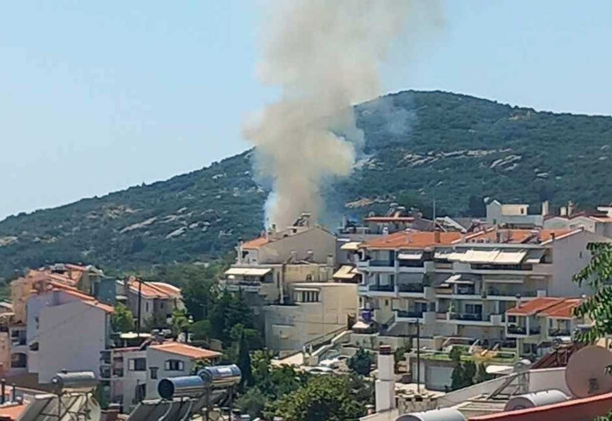 Φωτιά στην Καλαμίτσα Καβάλας – Επιχειρούν επίγεια και εναέρια μέσα