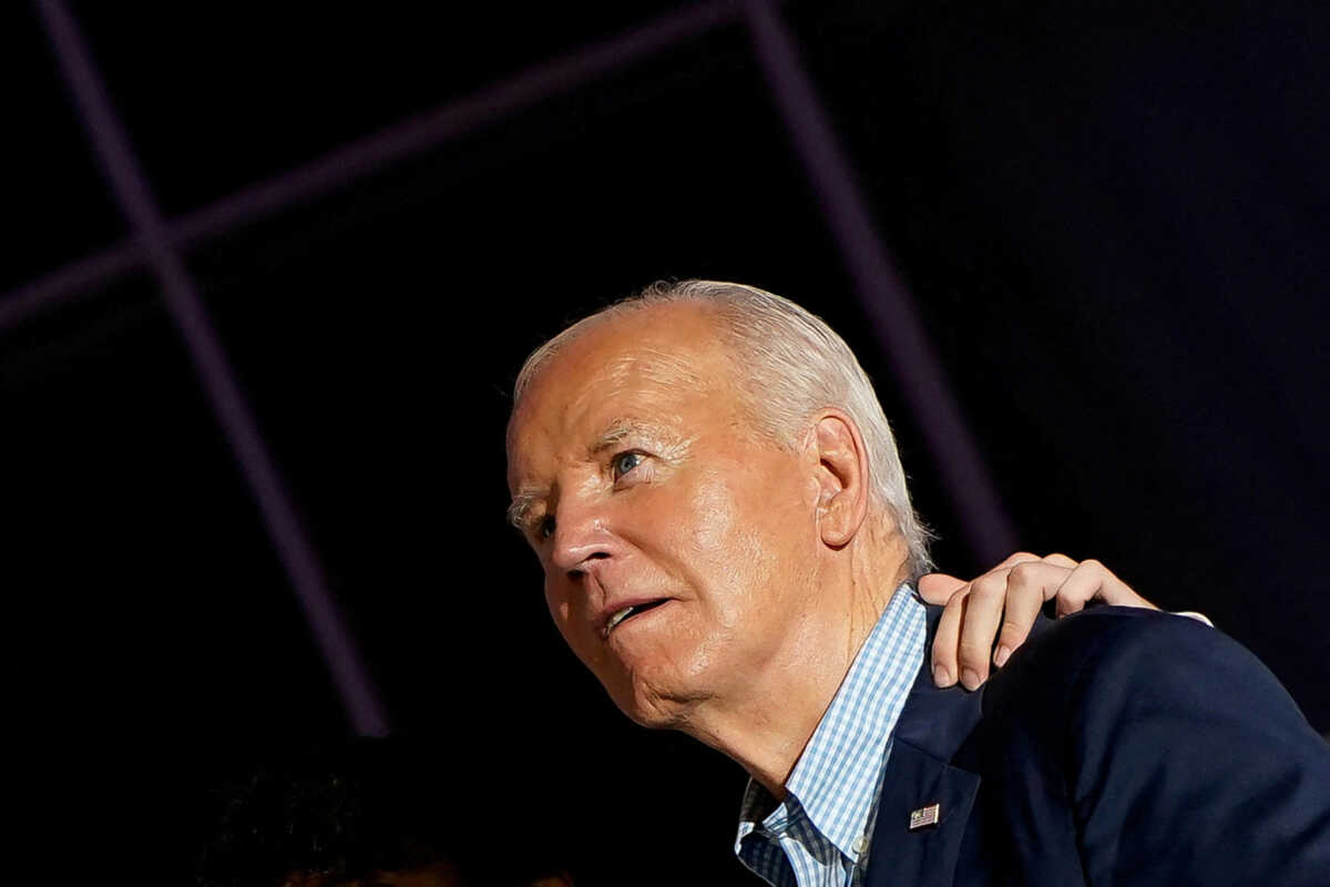 U.S. President Joe Biden, first lady Jill Biden, and Vice President Kamala Harris stand on a White House balcony with Biden’s daughter Ashley and grandchildren Finnegan, Maisy and Robert Hunter Biden II, during an Independence Day celebration in Washington, U.S., July 4, 2024. REUTERS