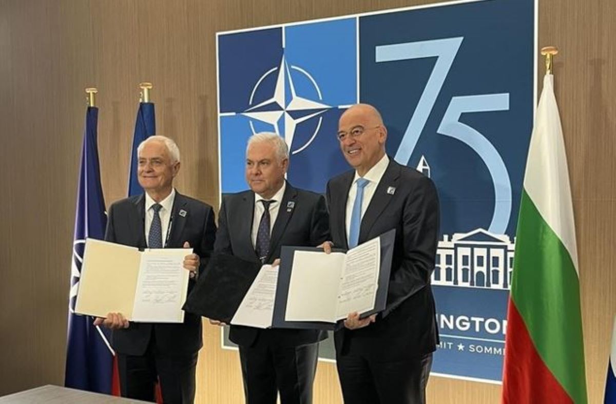 Ο Δένδιας υπέγραψε Επιστολή Προθέσεων με Βουλγαρία και Ρουμανία για τη δημιουργία στρατιωτικού διαδρόμου