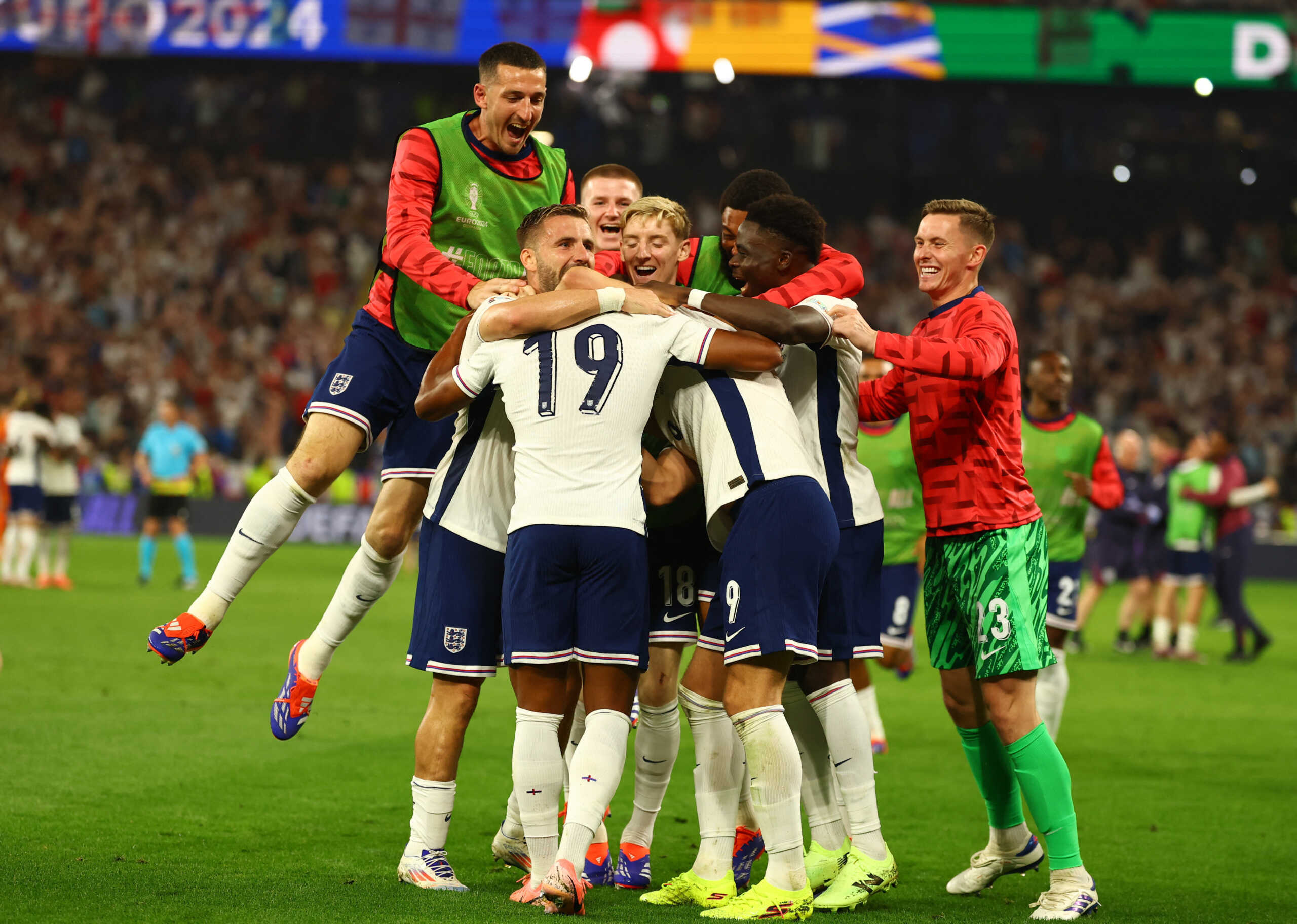 Soccer Football - Euro 2024 - Semi Final - Netherlands v England - Dortmund BVB Stadion, Dortmund, Germany - July 10, 2024  England's Ollie Watkins celebrates with teammates after the match REUTERS