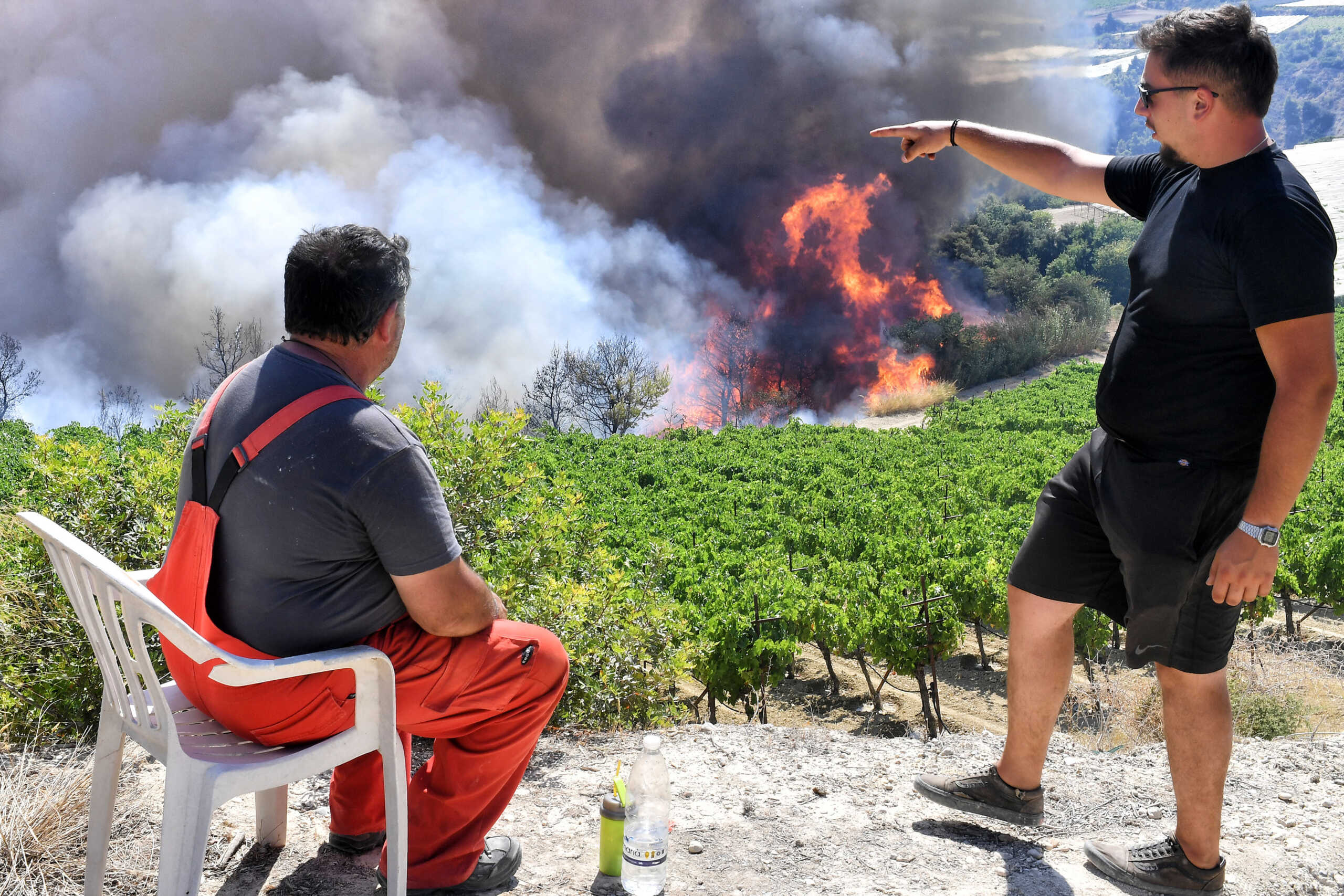 Μεγάλη πυρκαγιά ξέσπασε το μεσημέρι στην περιοχή Στιμάγκα Κορινθίας. Μέχρι αυτήν την ώρα οι δυνάμεις της Πυροσβεστικής δίνουν μάχη, καθώς μαίνεται ανεξέλεγκτη, Πέμπτη 11 Ιουλίου 2024  (ΒΑΣΙΛΗΣ ΨΩΜΑΣ