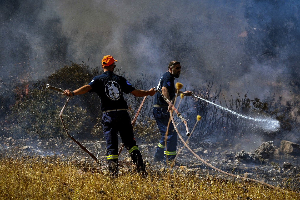 Πυρκαγιά σε δασική έκταση που ξεκίνησε από τον Αγιο Βλάσιο στο Σοφικό Κορινθίας, Τετάρτη 17 Ιουλίου 2024  (ΒΑΣΙΛΗΣ ΨΩΜΑΣ