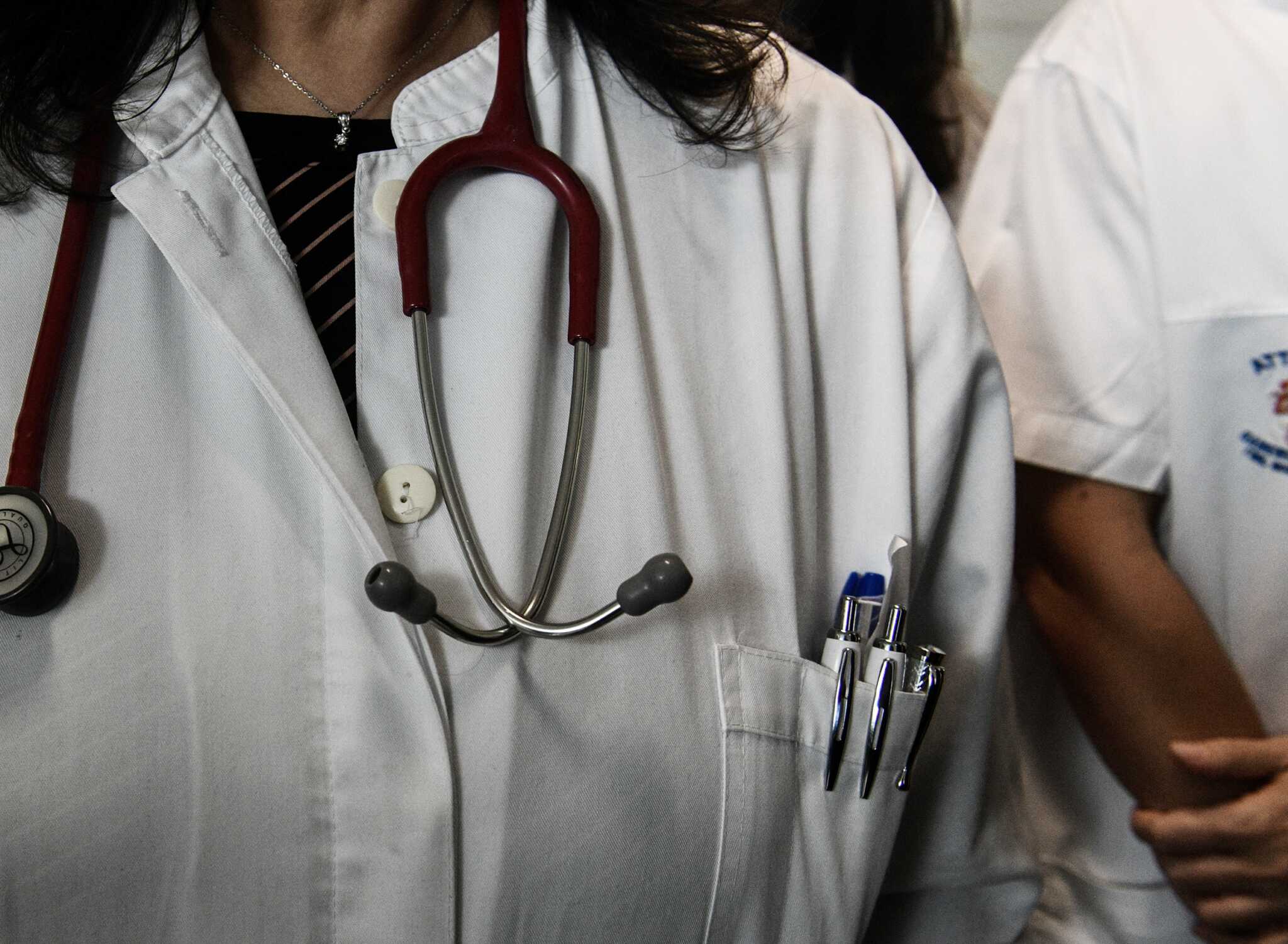 ΕΣΥ: Σε ΦΕΚ η υπουργική απόφαση για τους νοσοκομειακούς γιατρούς να εργάζονται και στον ιδιωτικό τομέα