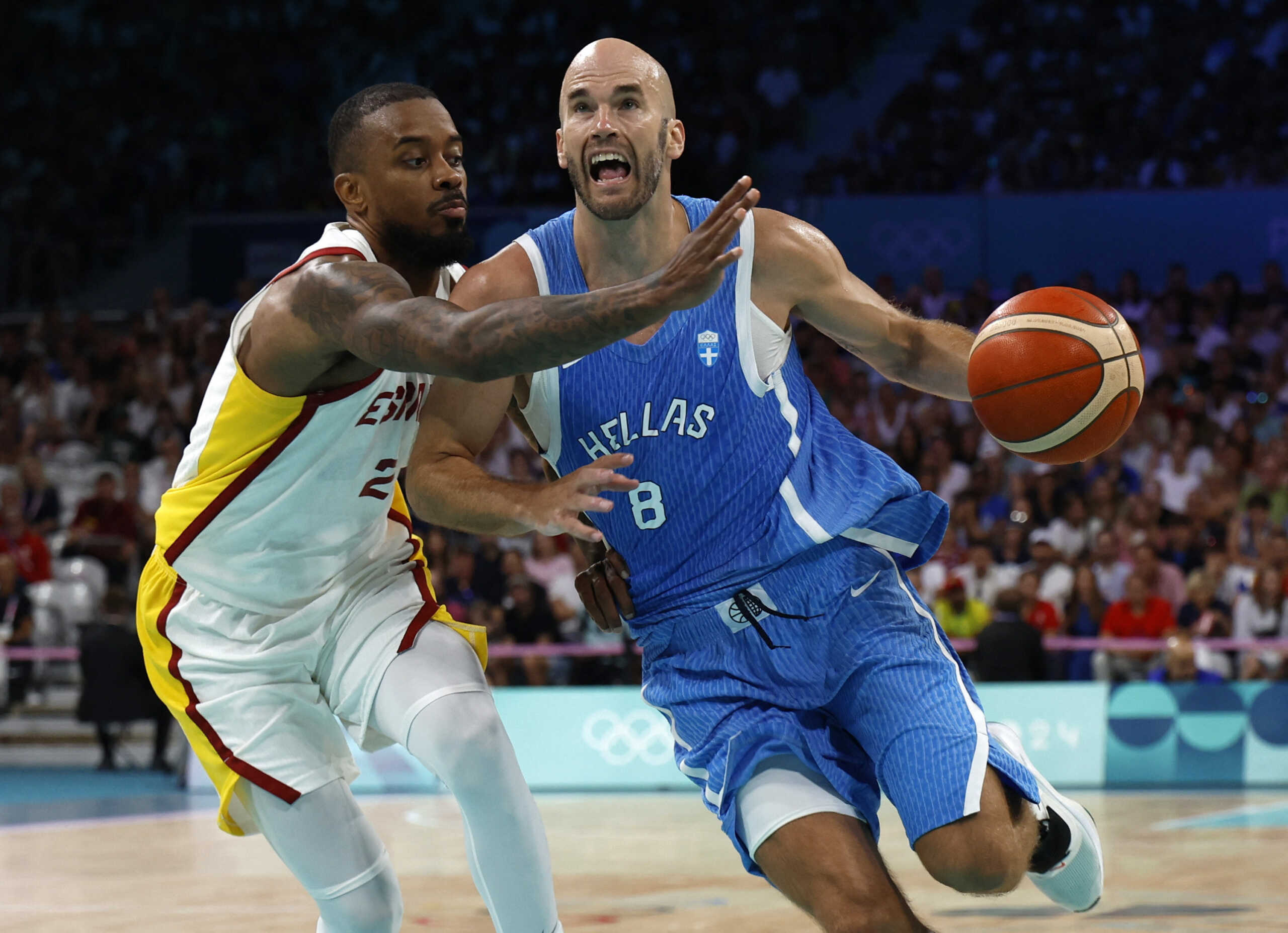 Paris 2024 Olympics - Basketball - Men's Group Phase - Group A - Spain vs Greece - Lille, Pierre Mauroy Stadium, Villeneve-d'Ascq, France - July 30, 2024. Lorenzo Brown of Spain in action against Nick Calathes of Greece REUTERS
