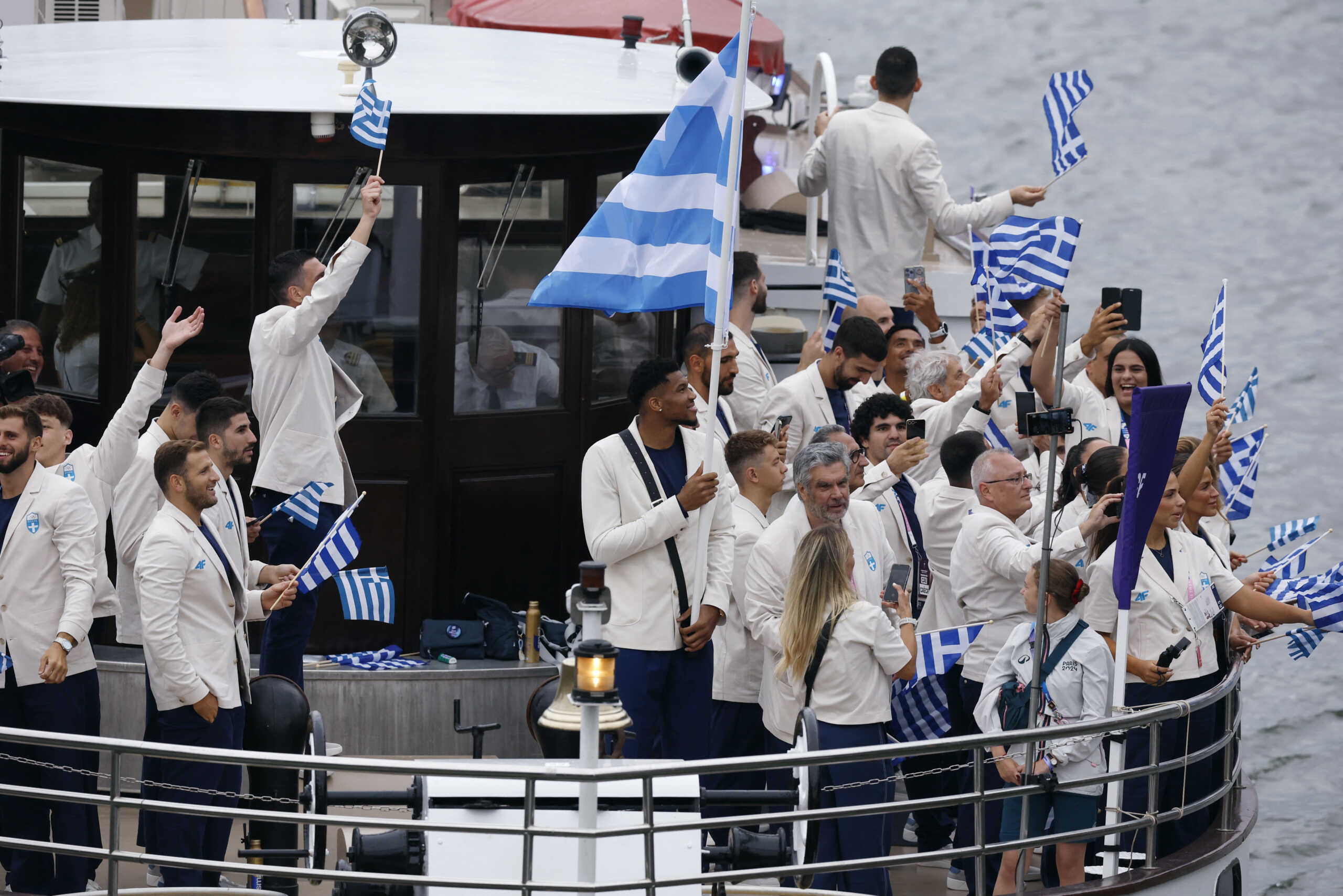 Paris 2024 Olympics - Opening Ceremony - Paris, France - July 26, 2024.  Team Greece are seen at Pont d'Austerlitz during the opening ceremony. REUTERS