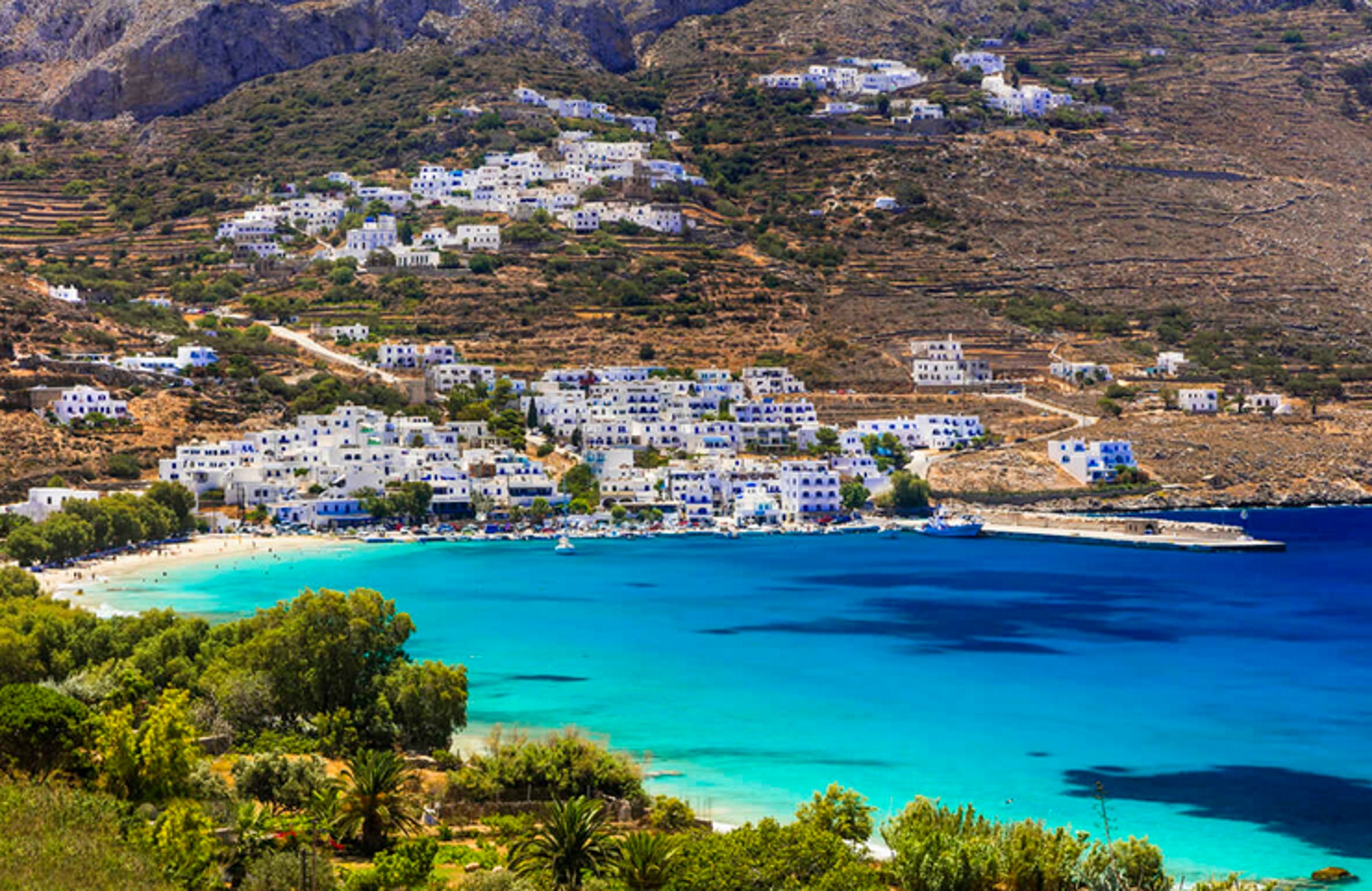 Ίος: Times και Greenme.it αποθεώνουν το νησί για τις παραλίες και τα σοκάκια του