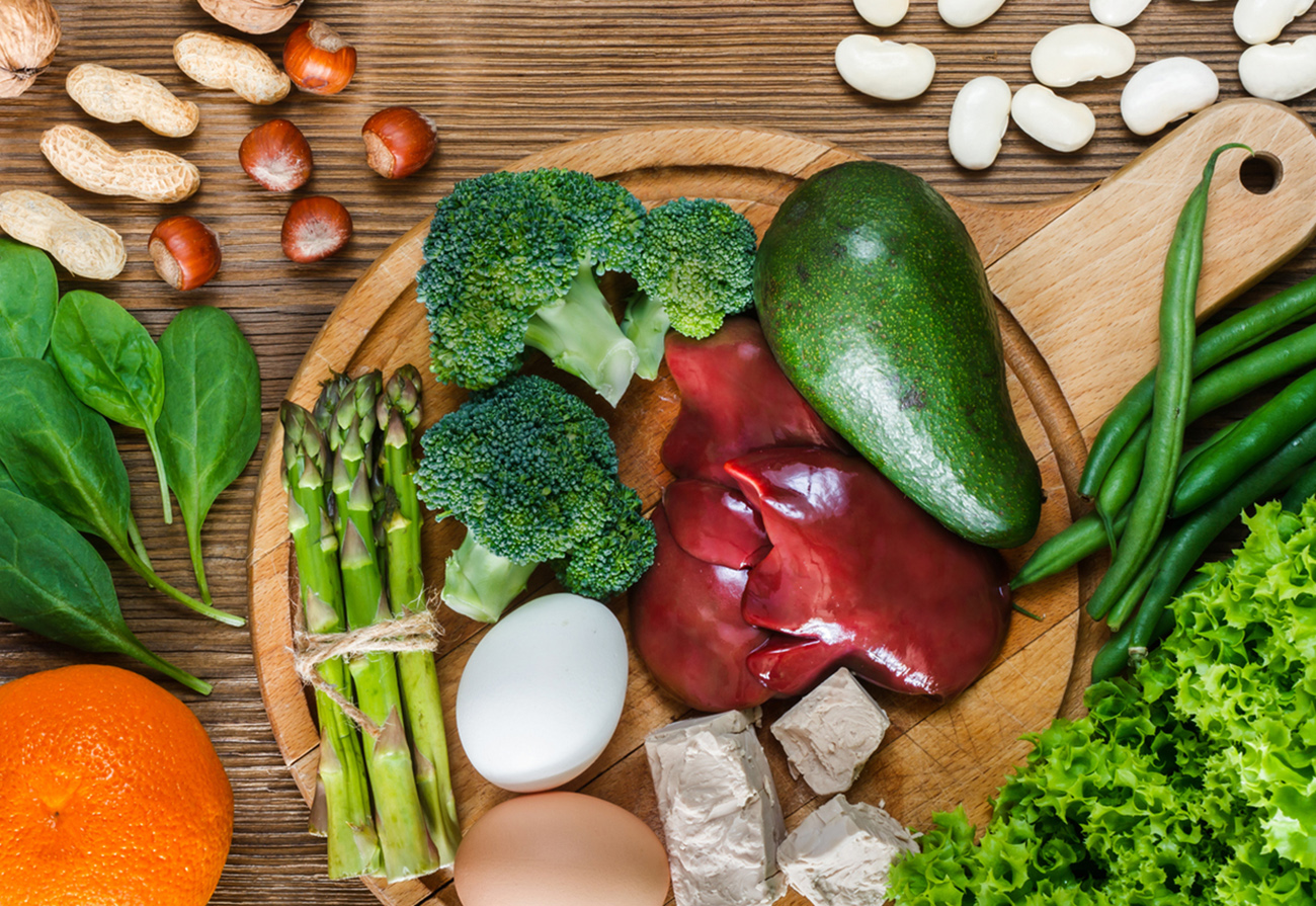 Natural sources of folic acid as liver, asparagus, broccoli, eggs, salad, avocado, yeast, nuts, spinach, orange and beans